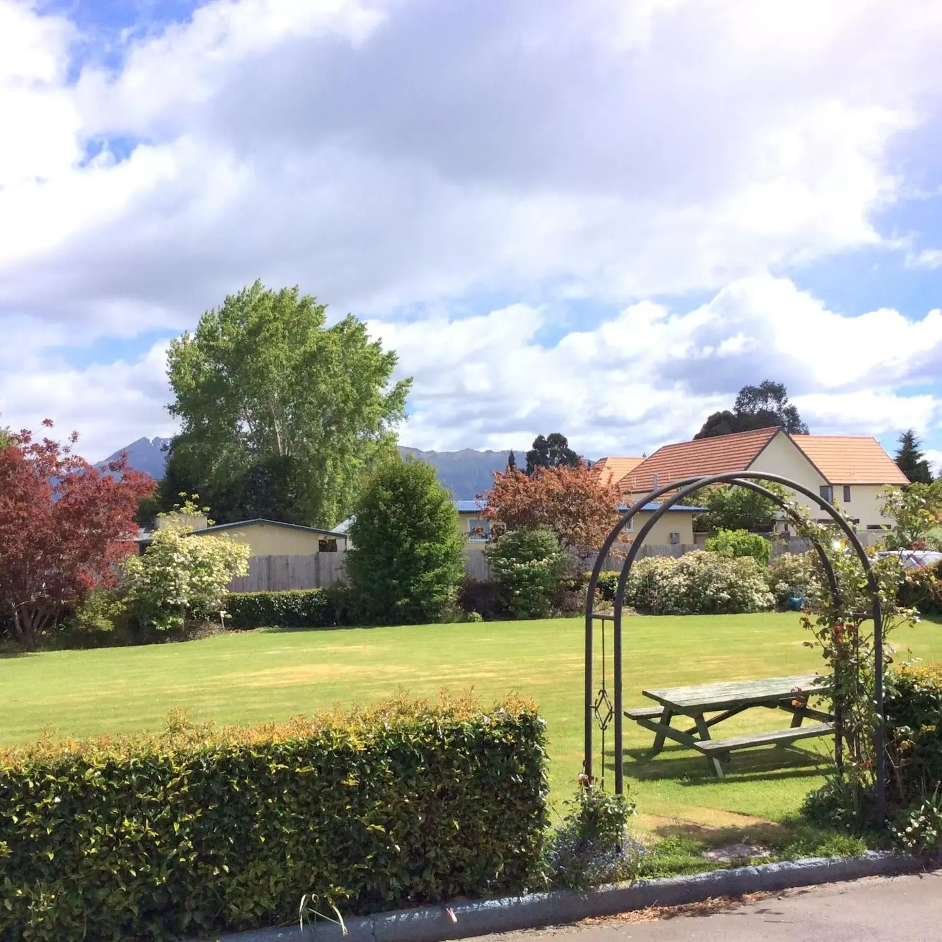 Garden in Alpine View Motel