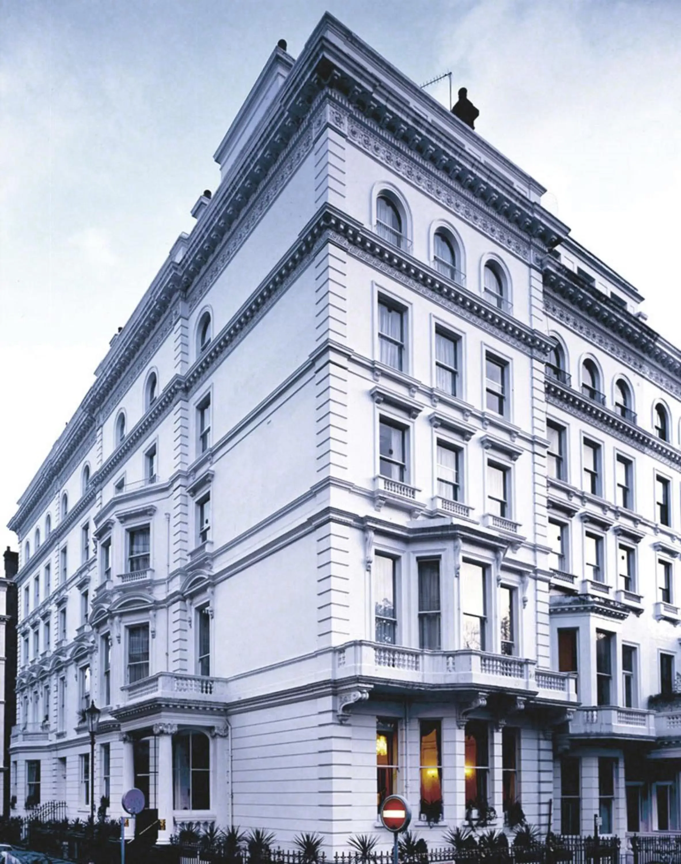 Facade/entrance, Property Building in Strathmore Hotel