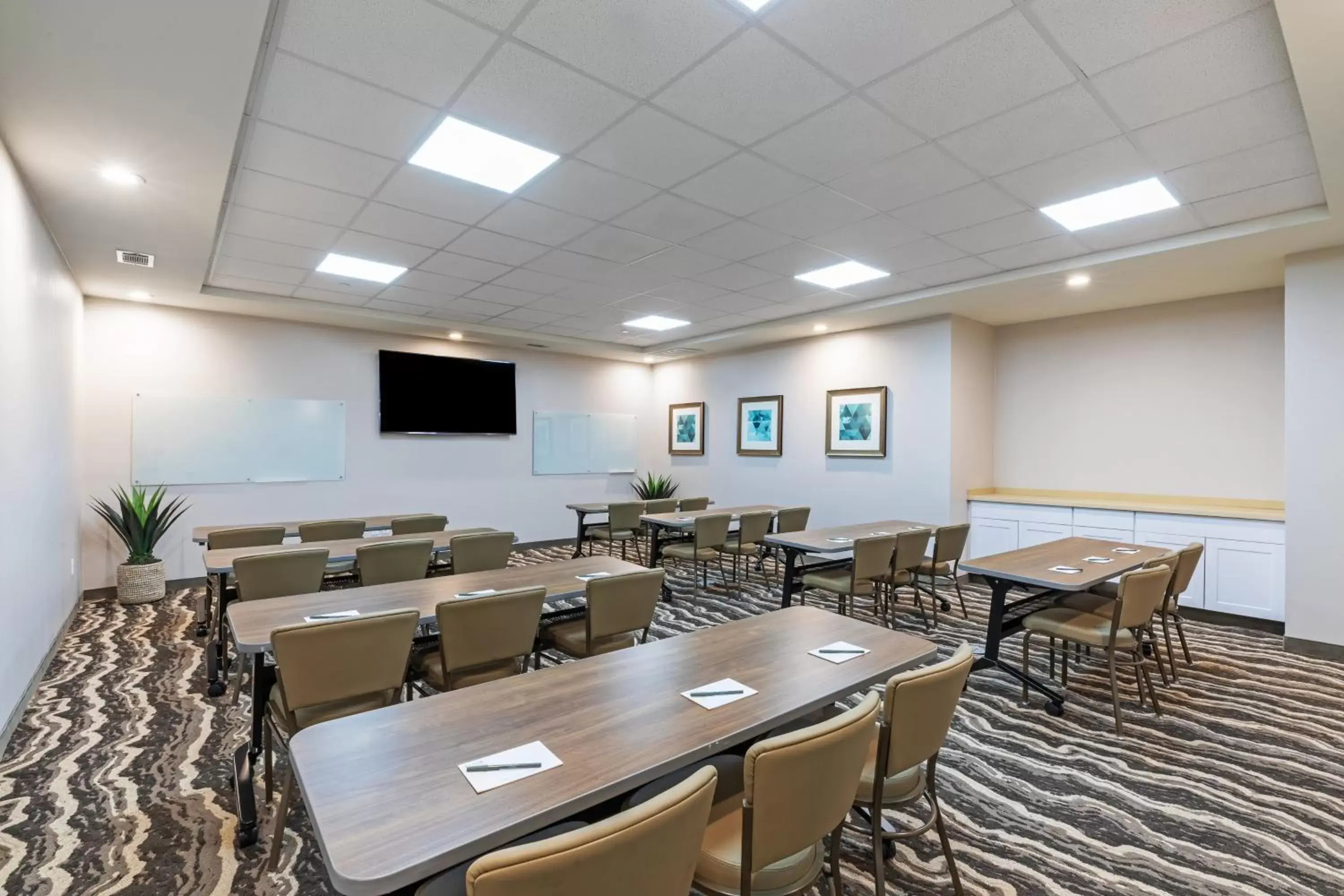 Meeting/conference room in Staybridge Suites - Houston IAH Airport East, an IHG Hotel