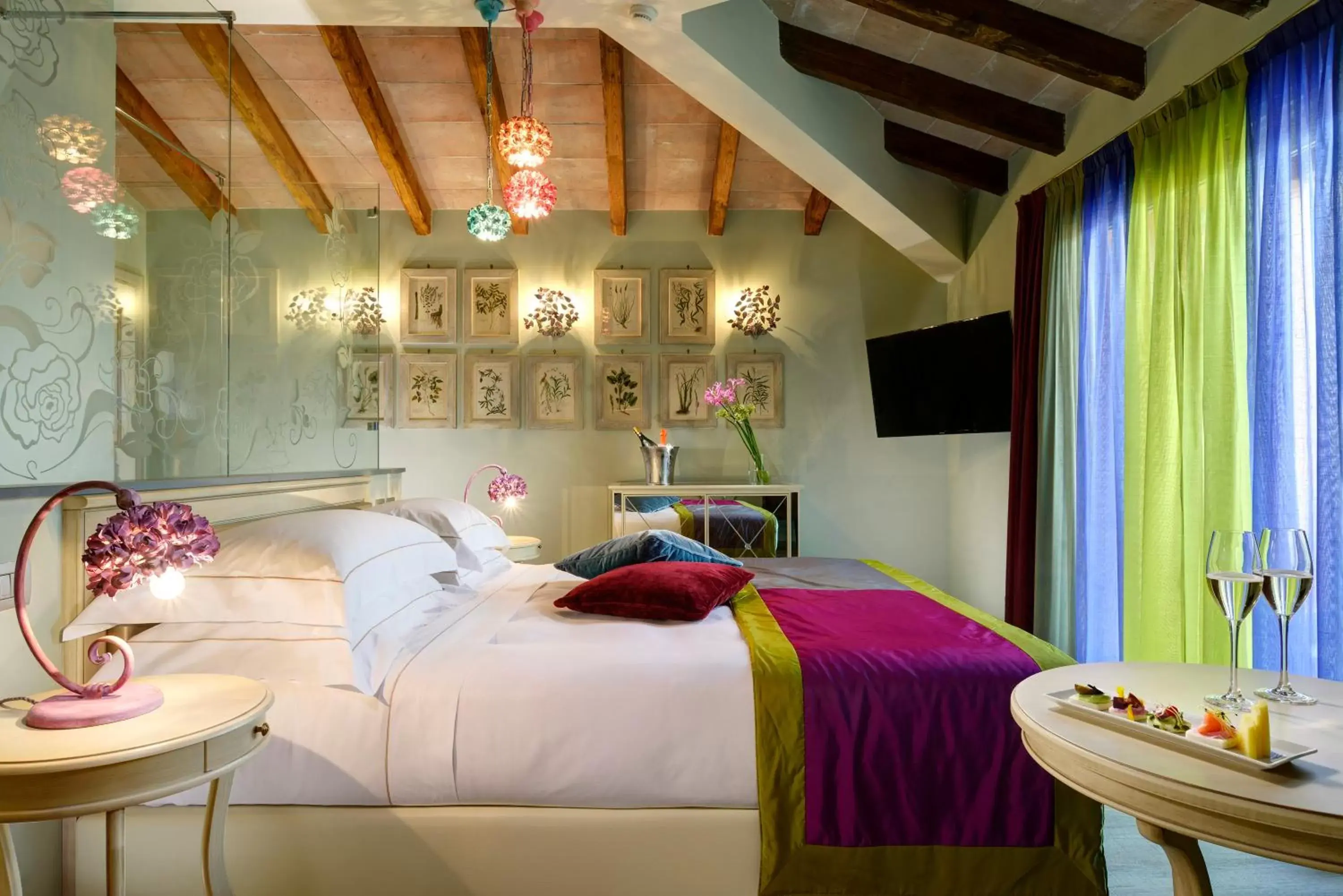 Photo of the whole room, Bed in Ville Sull'Arno