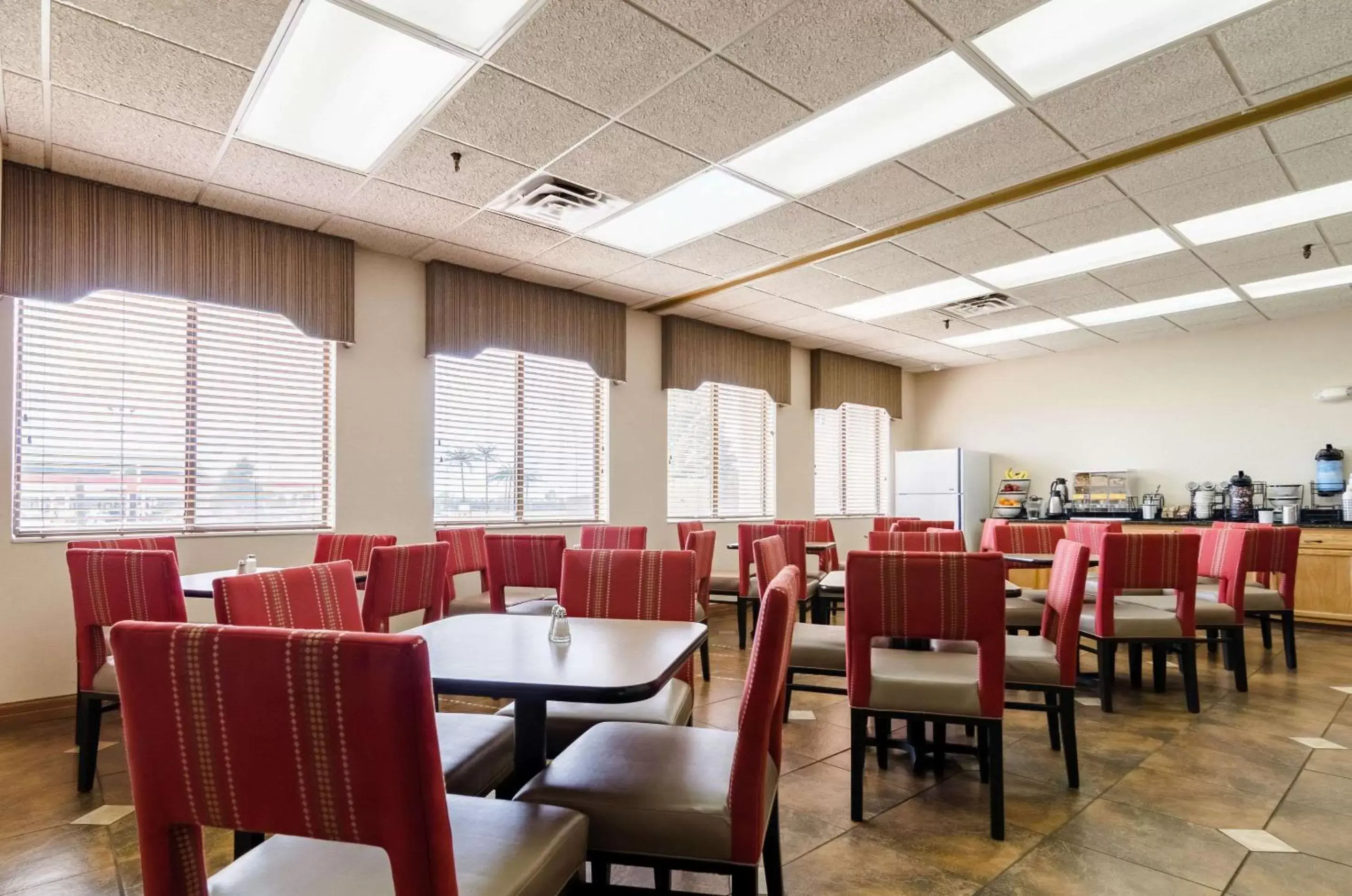 Restaurant/Places to Eat in Comfort Inn Colby