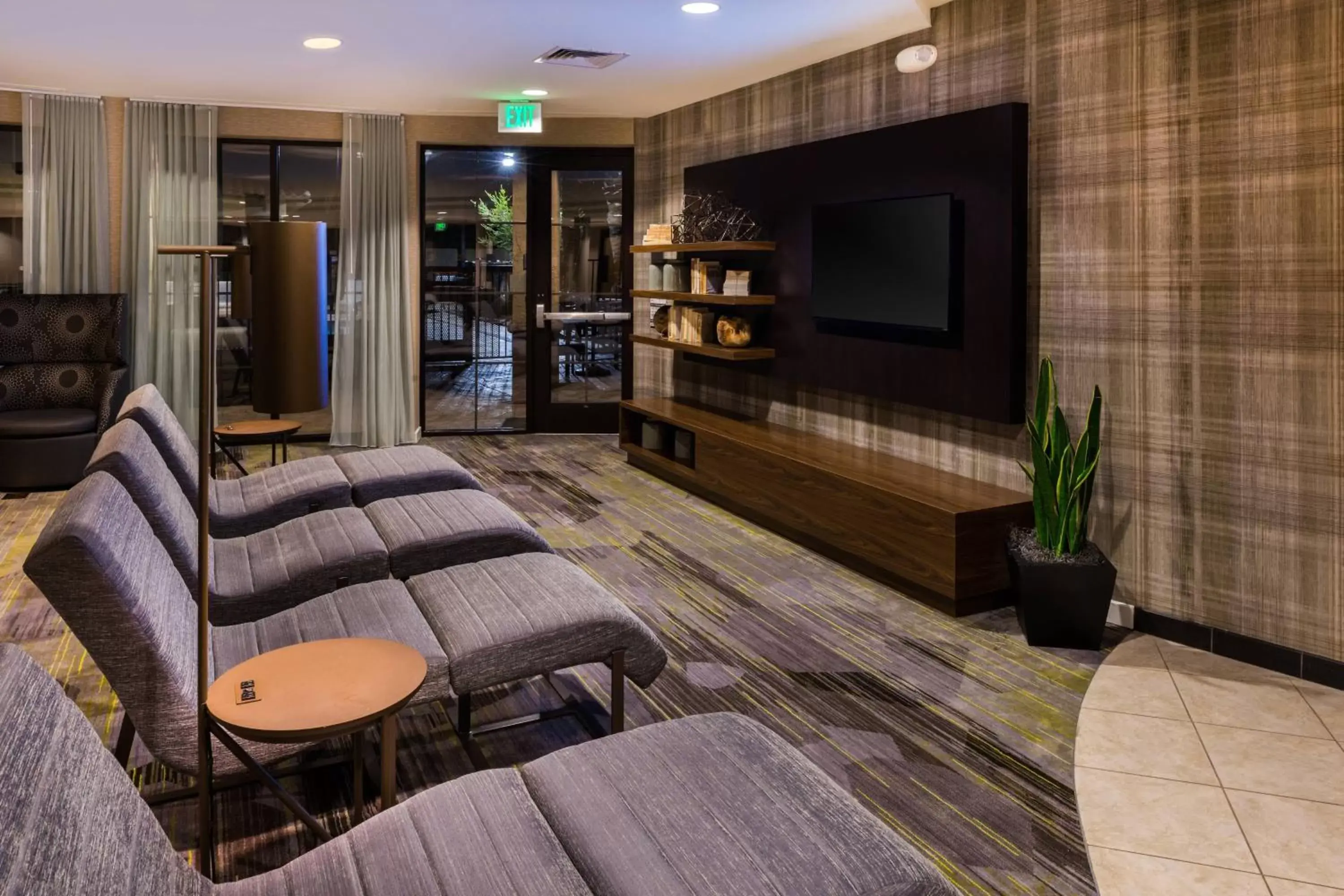 Lobby or reception, Seating Area in Courtyard by Marriott San Luis Obispo