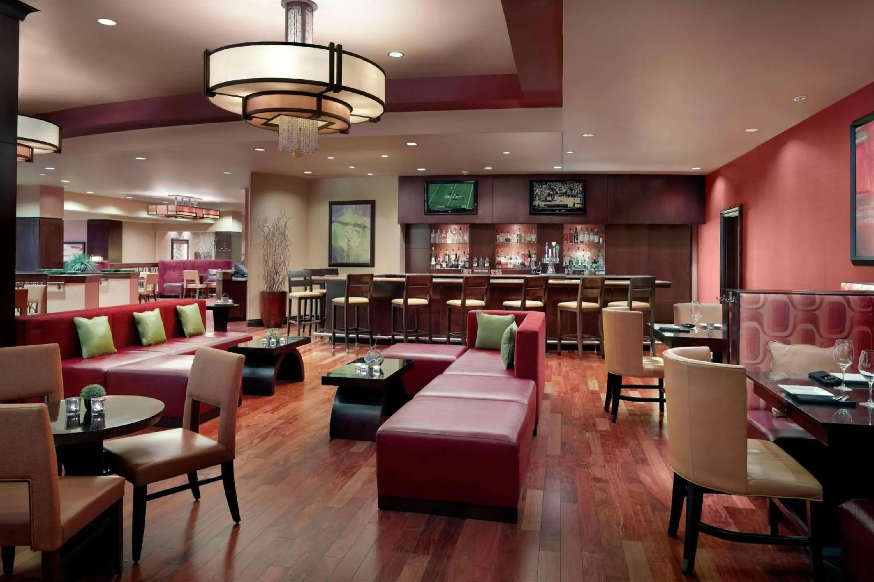 Lounge or bar, Restaurant/Places to Eat in Marriott Bloomington Normal Hotel and Conference Center