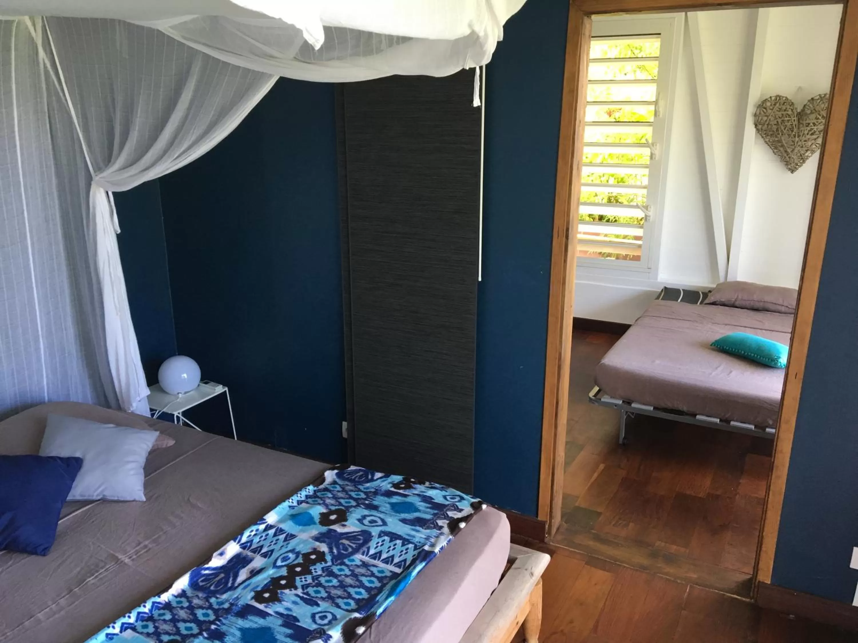 Bed in Villa Cajou chambres d'hôtes chez l'habitant et Zanzibar cottage