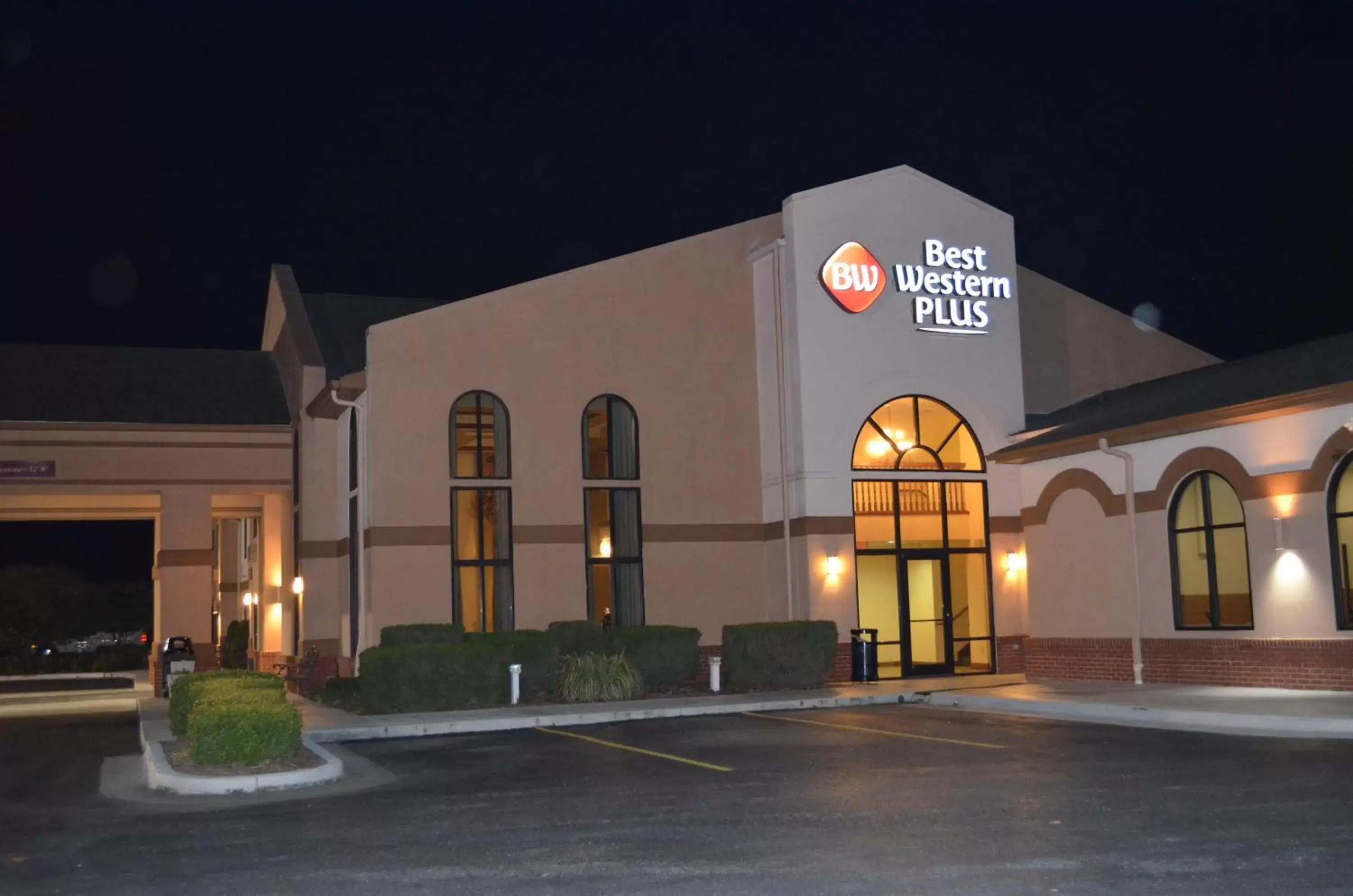 Facade/entrance, Property Building in Best Western Plus Sikeston