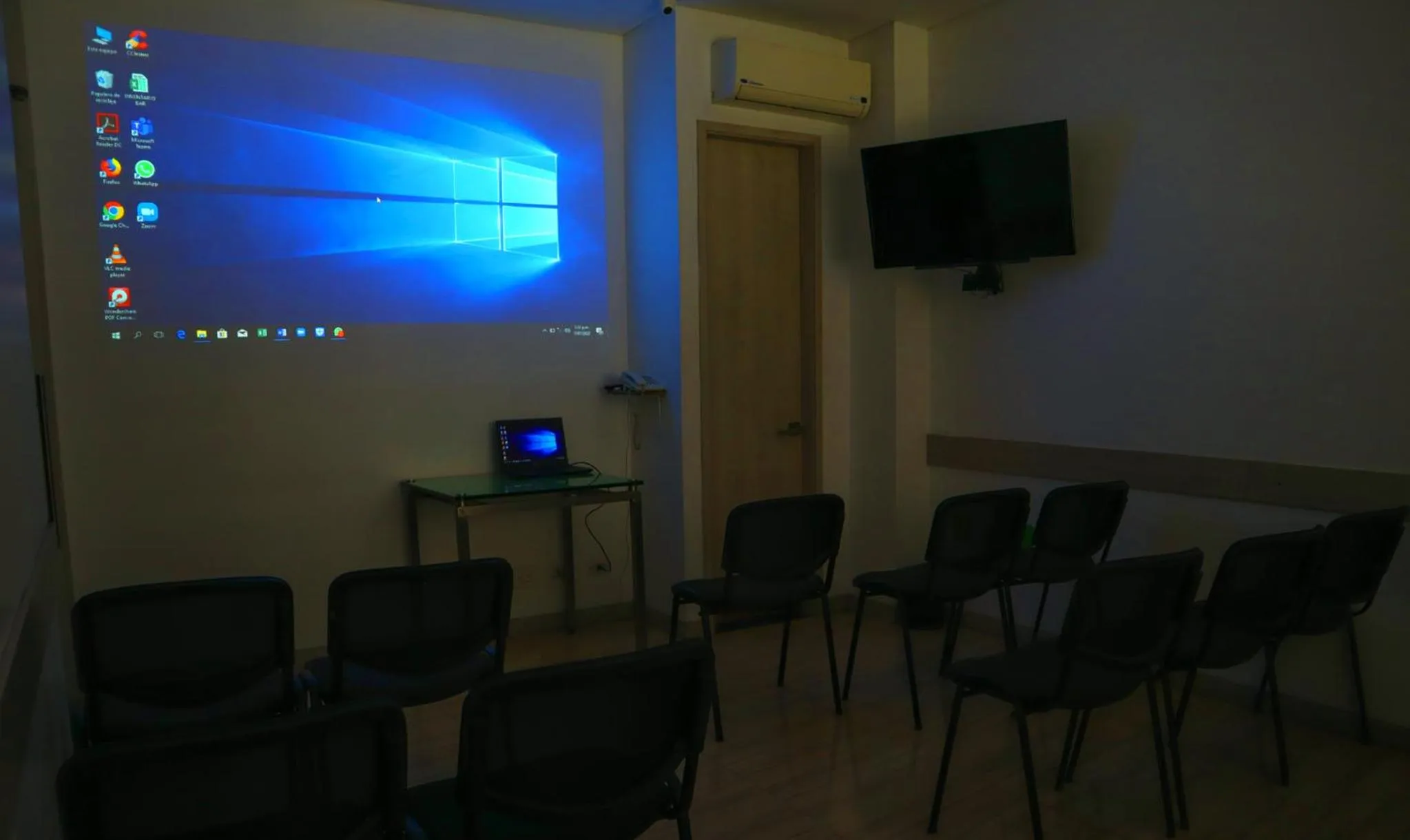Seating area in Hotel Sixtina Plaza Medellin