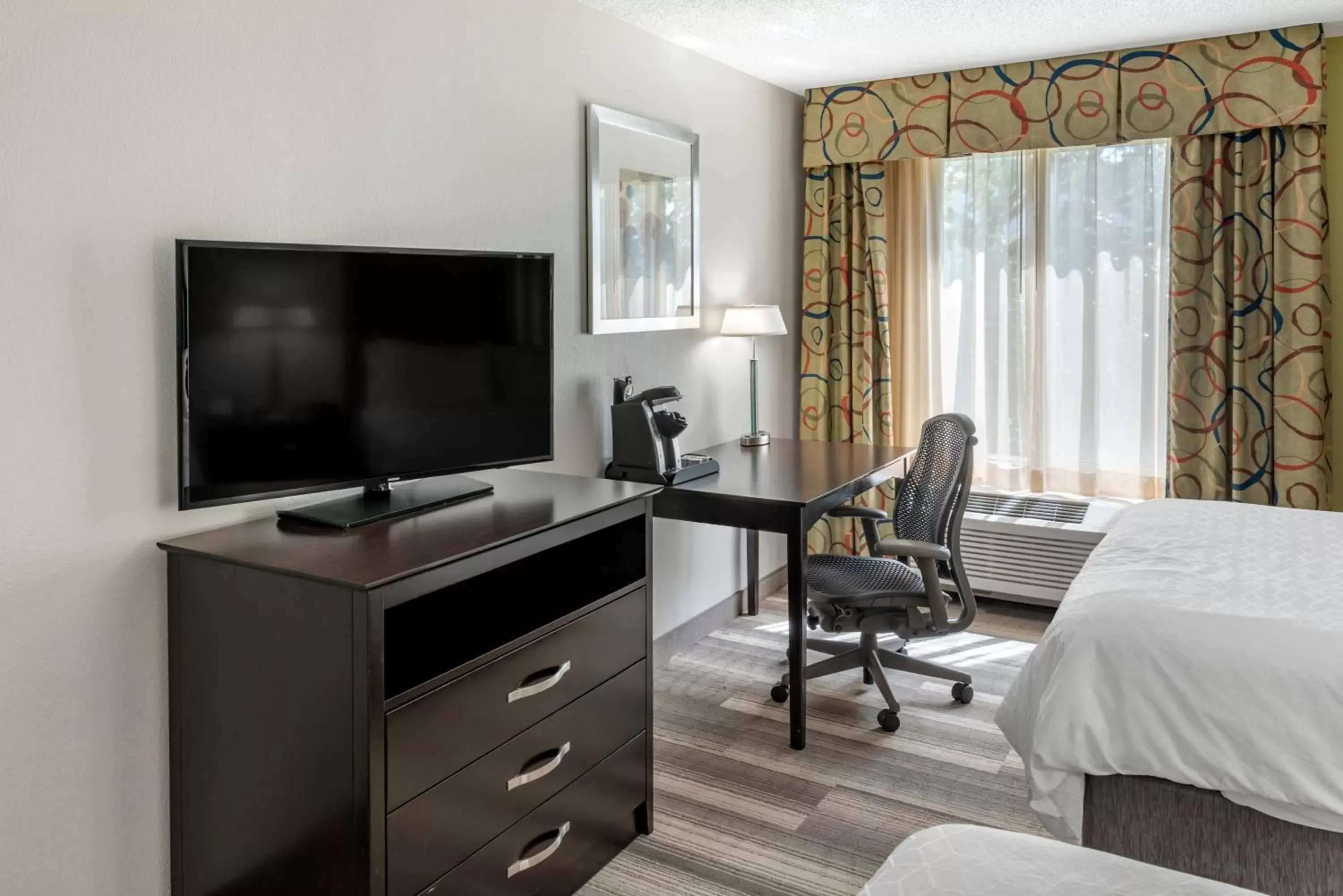 Queen Suite with Sofa Bed in Holiday Inn Express Hotel & Suites Cincinnati-Blue Ash, an IHG Hotel Queen Suite with Sofa Bed in Holiday Inn Express Hotel & Suites Cincinnati-Blue Ash, an IHG Hotel