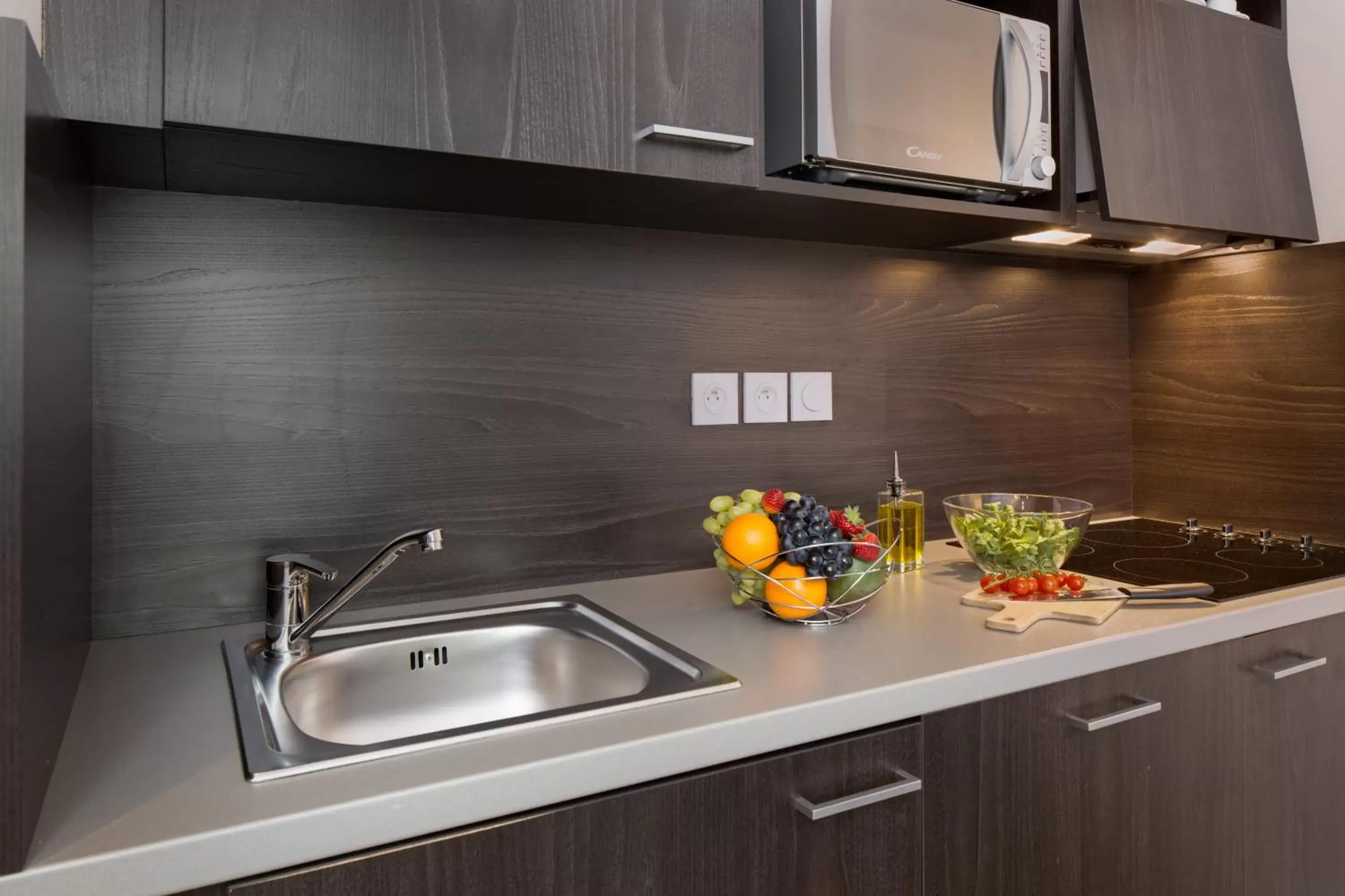 Kitchen or kitchenette, Kitchen/Kitchenette in Seven Urban Suites Nantes Centre