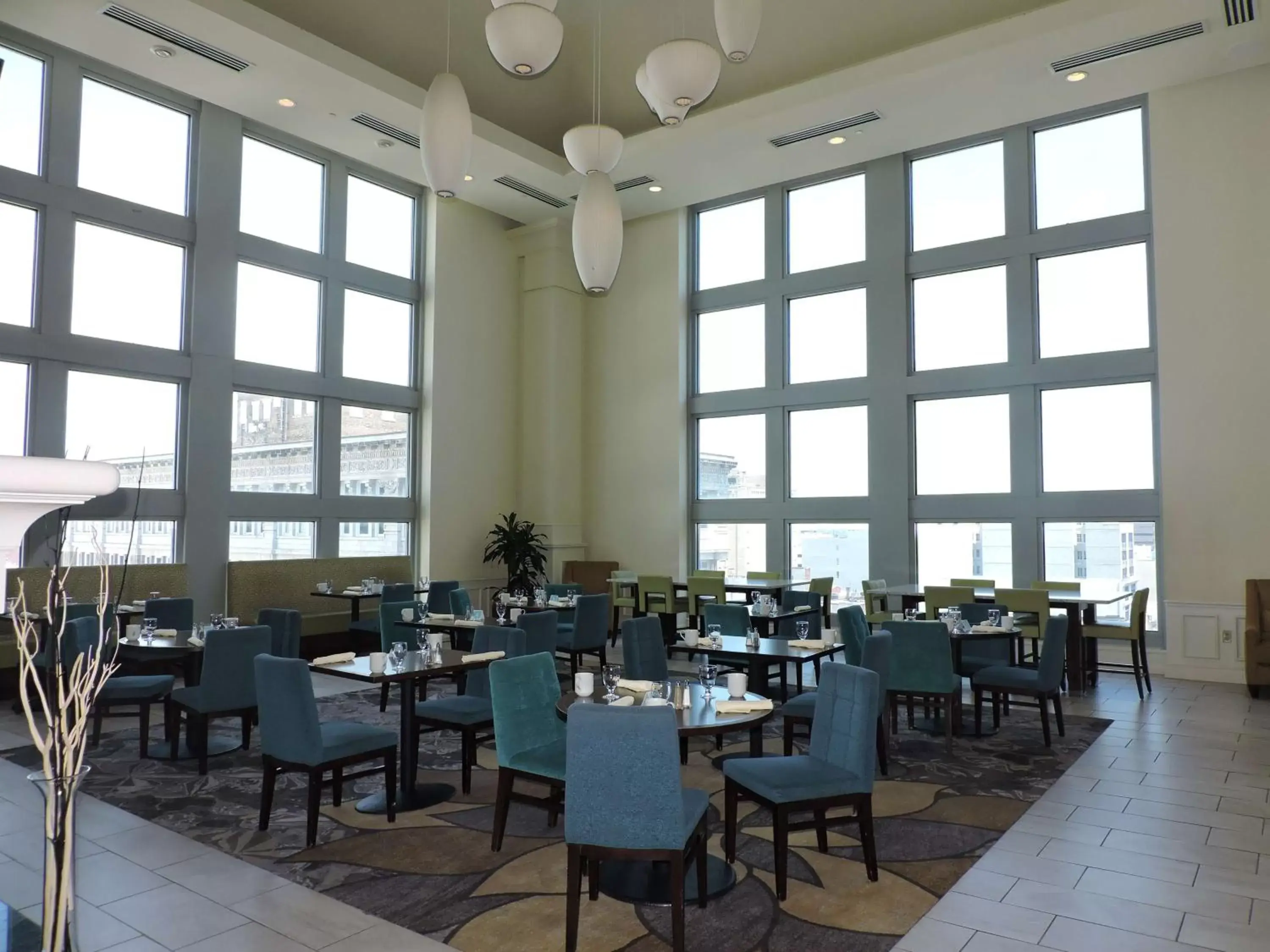 Dining area, Restaurant/Places to Eat in Hilton Garden Inn Philadelphia Center City