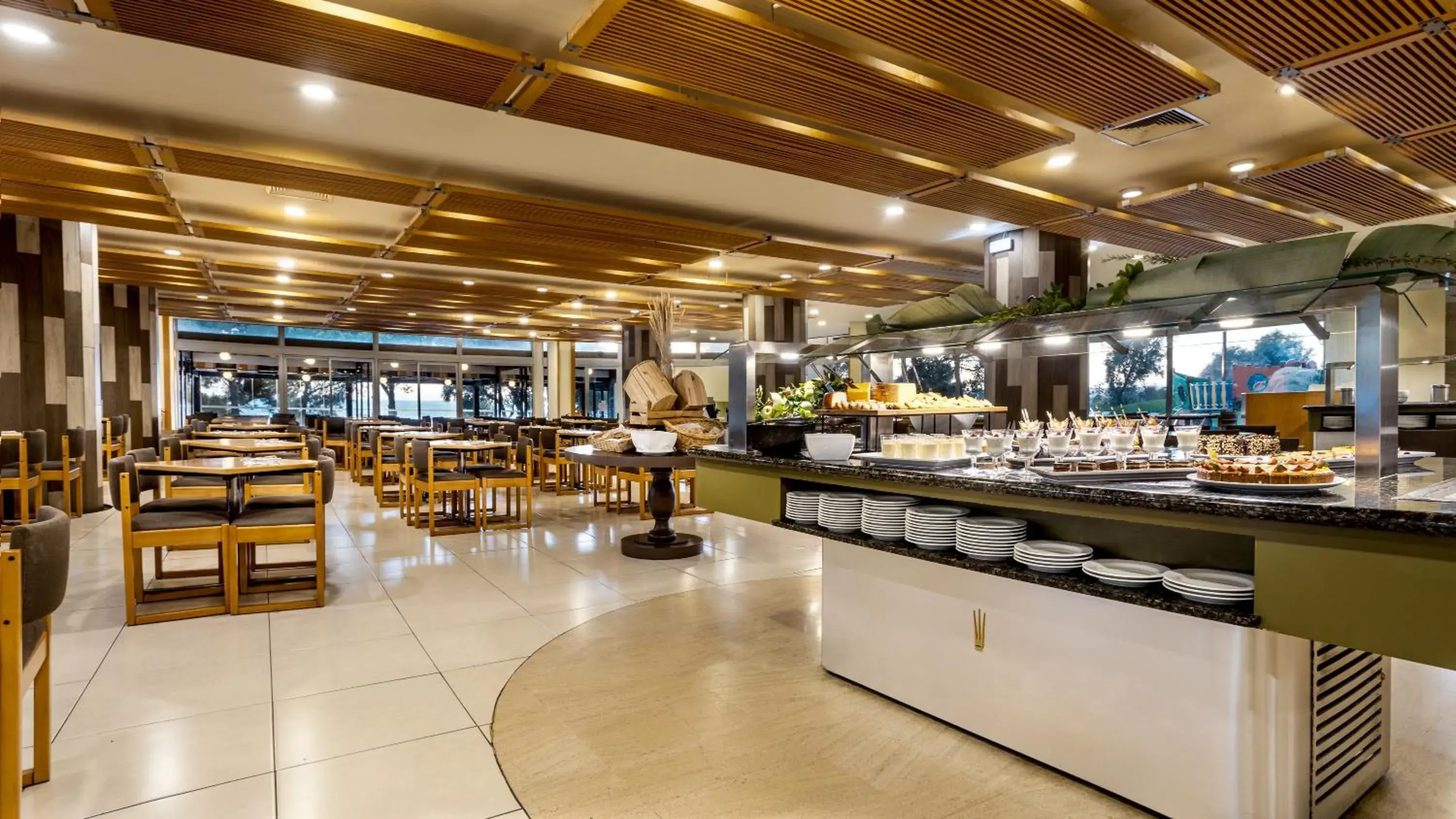 Restaurant/Places to Eat in Pestana Delfim Beach & Golf Hotel