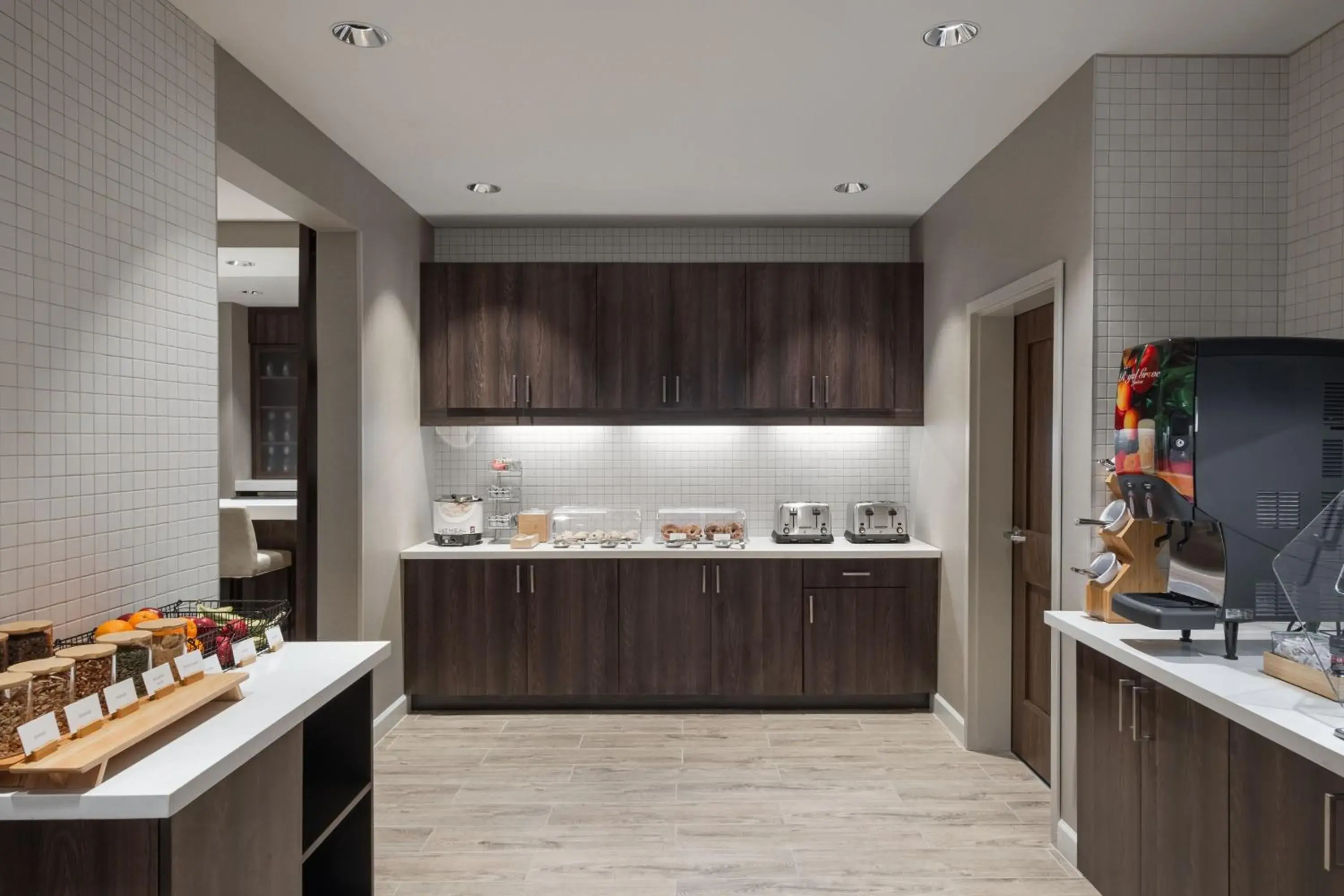 Breakfast, Kitchen/Kitchenette in Residence Inn by Marriott Denver Aurora