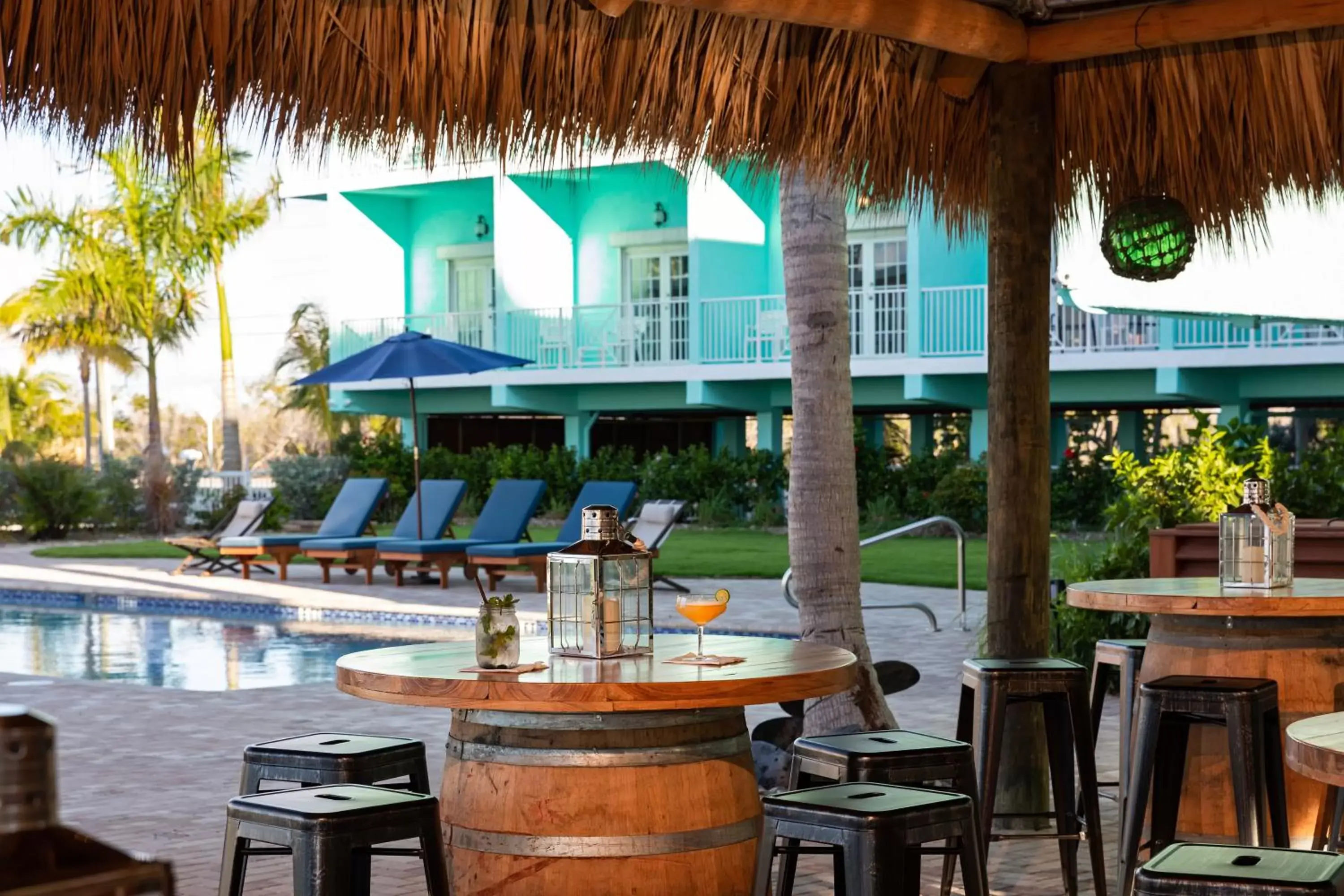 Lounge or bar, Swimming Pool in Grassy Flats Resort & Beach Club