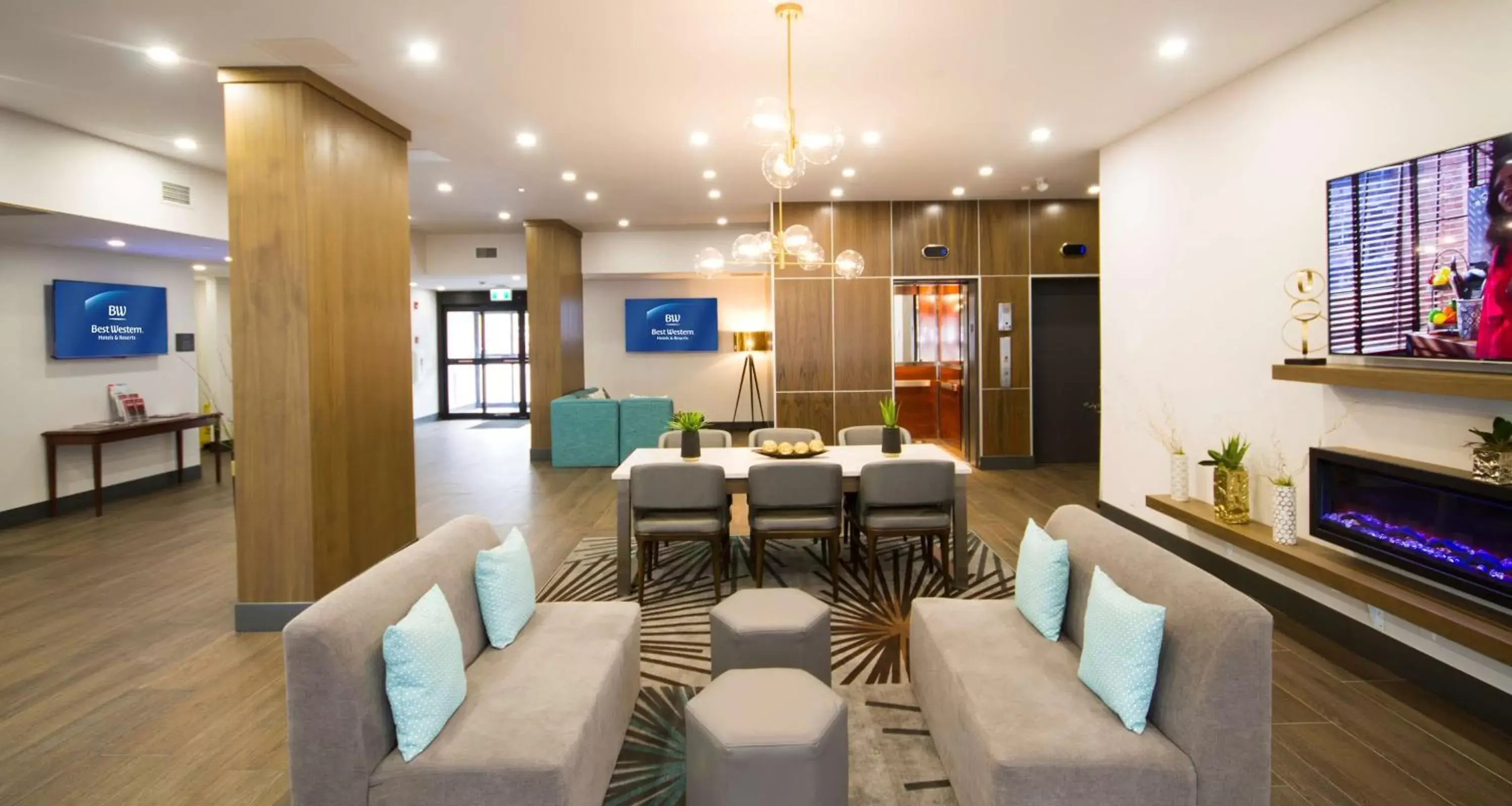 Lobby or reception in Best Western Plus Suites Downtown Calgary