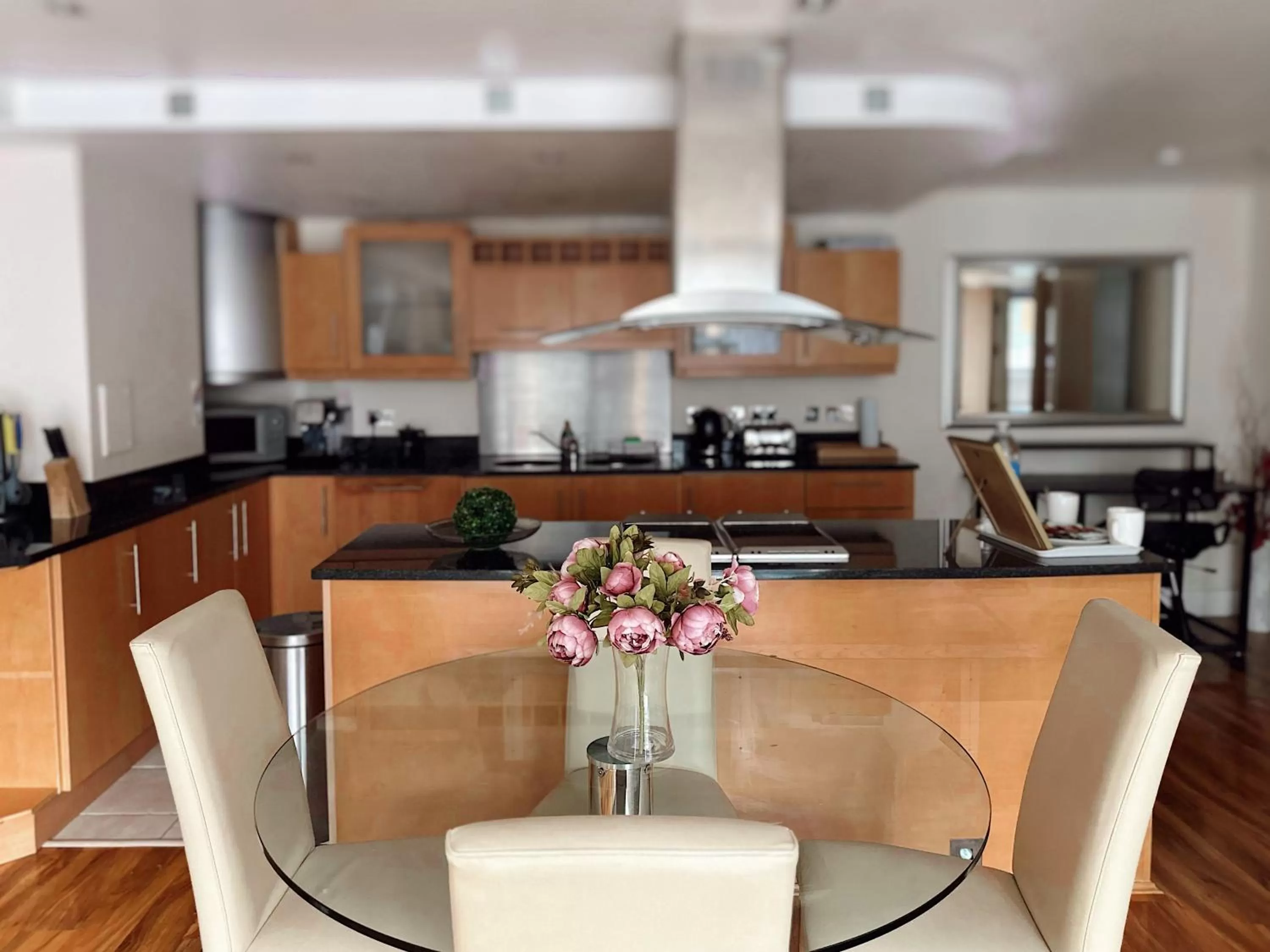 Dining area in Canary Wharf - Luxury Apartments