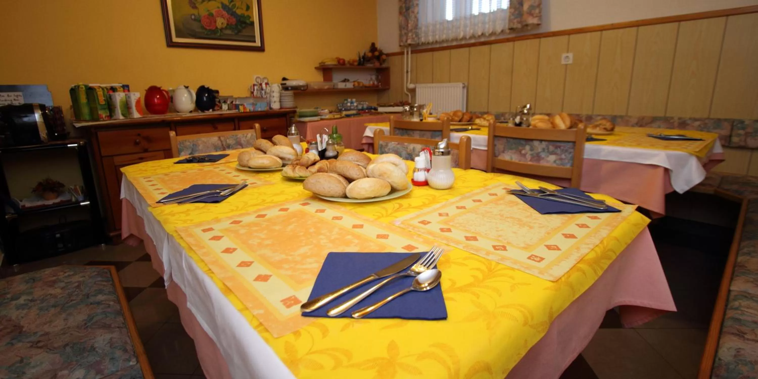 Restaurant/places to eat in Rooms & Apartments Jana