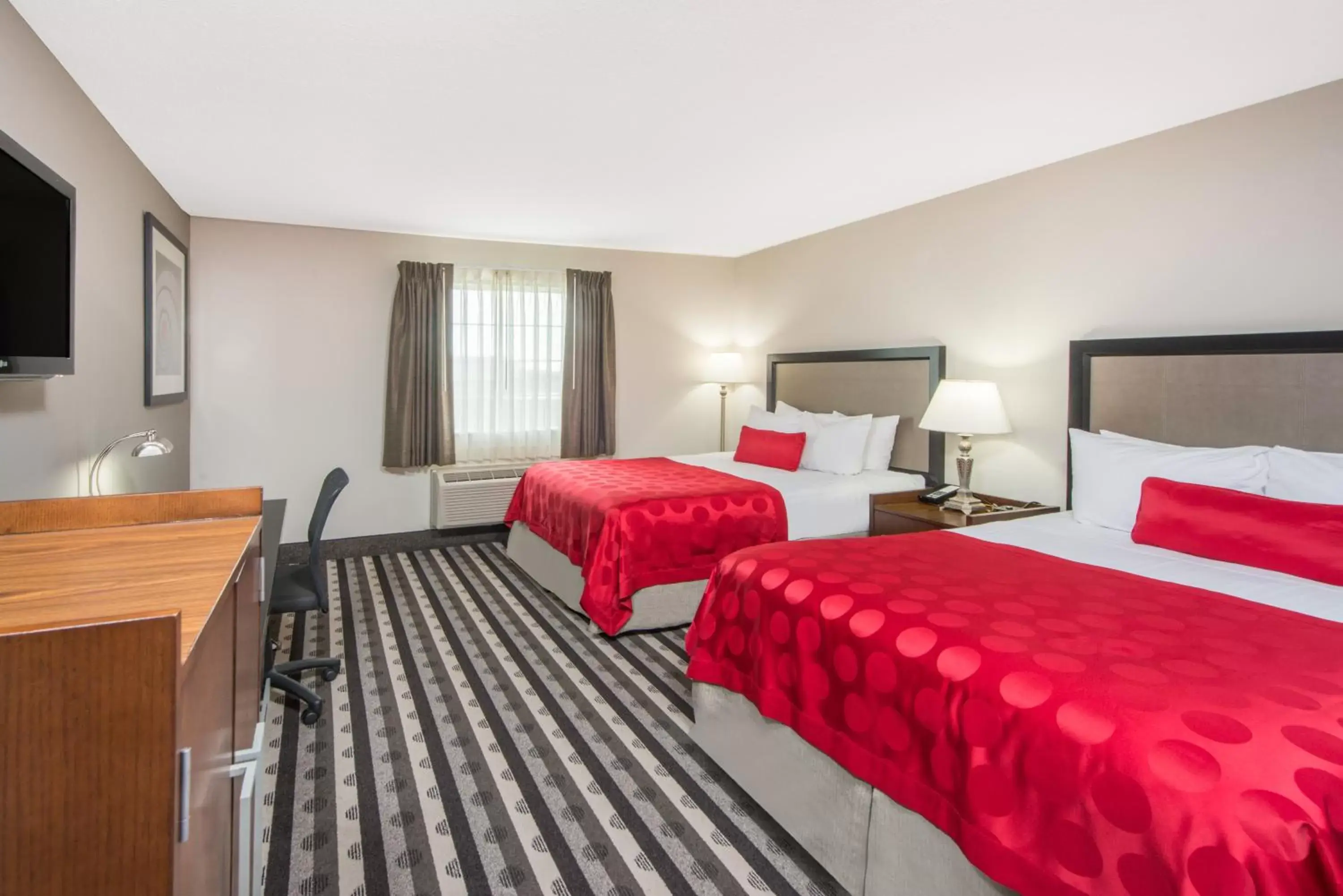 TV and multimedia in Ramada by Wyndham Springfield North