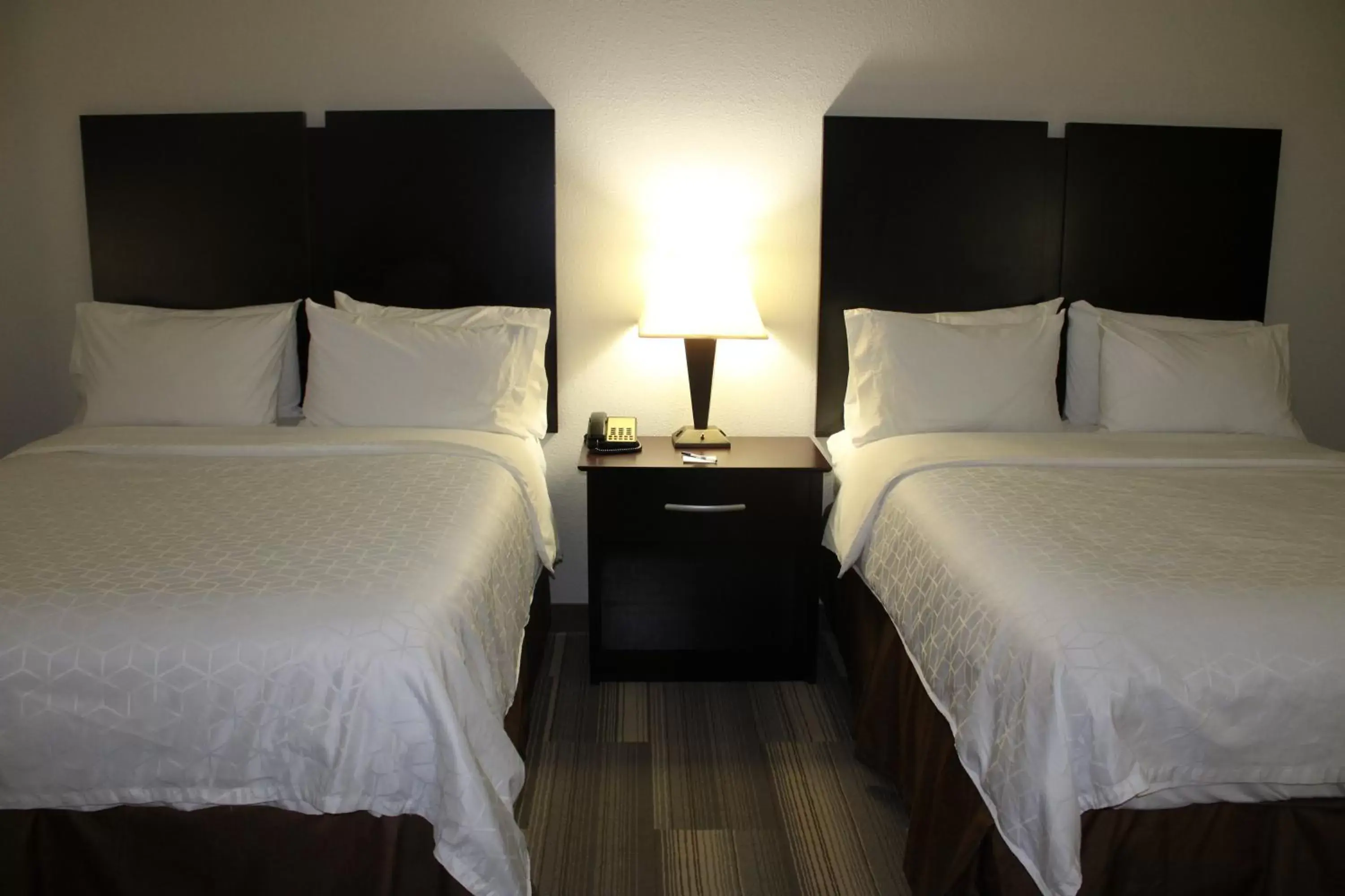 Photo of the whole room, Bed in Holiday Inn Express and Suites Heber Springs, an IHG Hotel