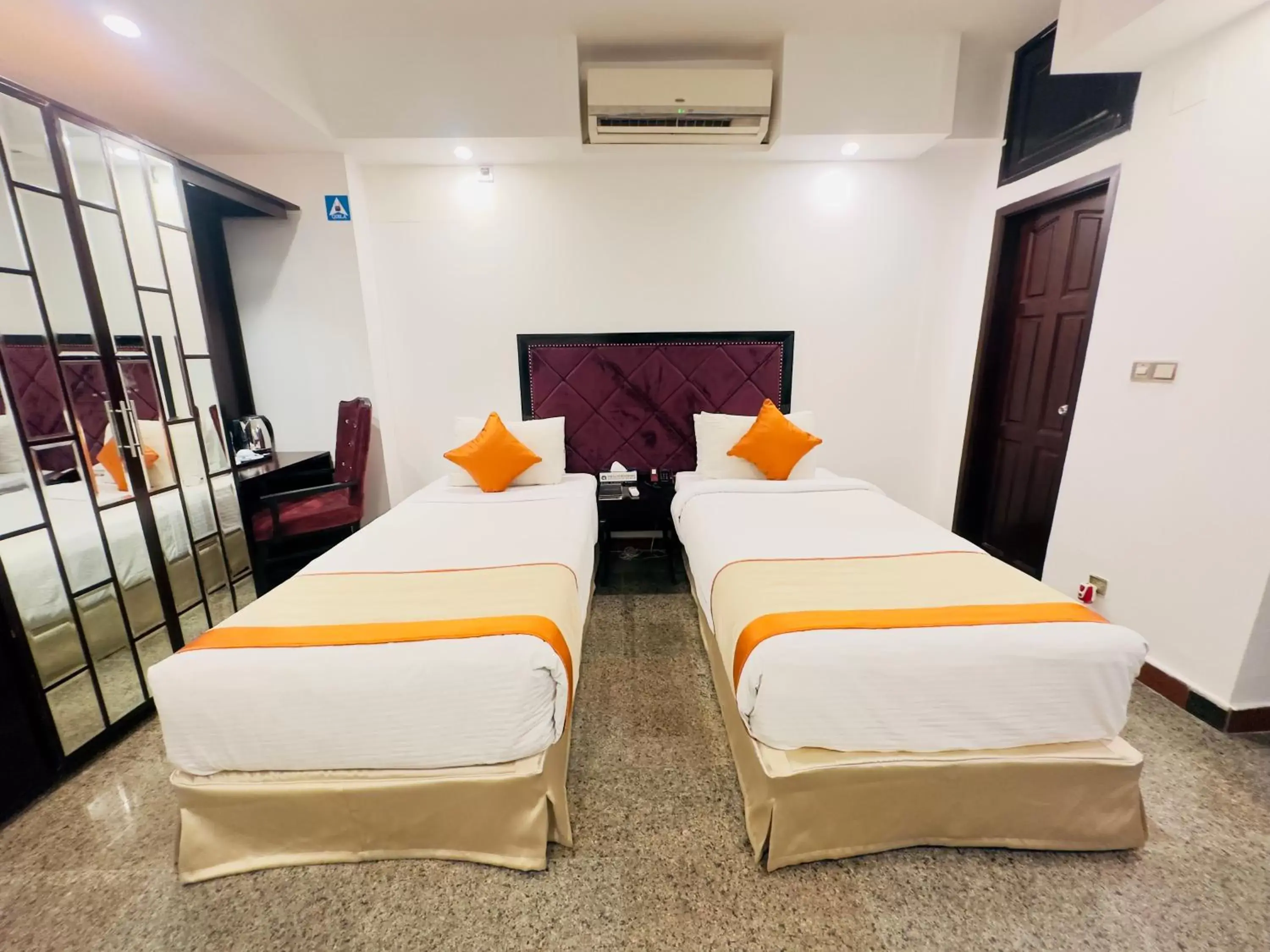 Photo of the whole room, Bed in The Elite Residence Dhaka Photo of the whole room, Bed in The Elite Residence Dhaka