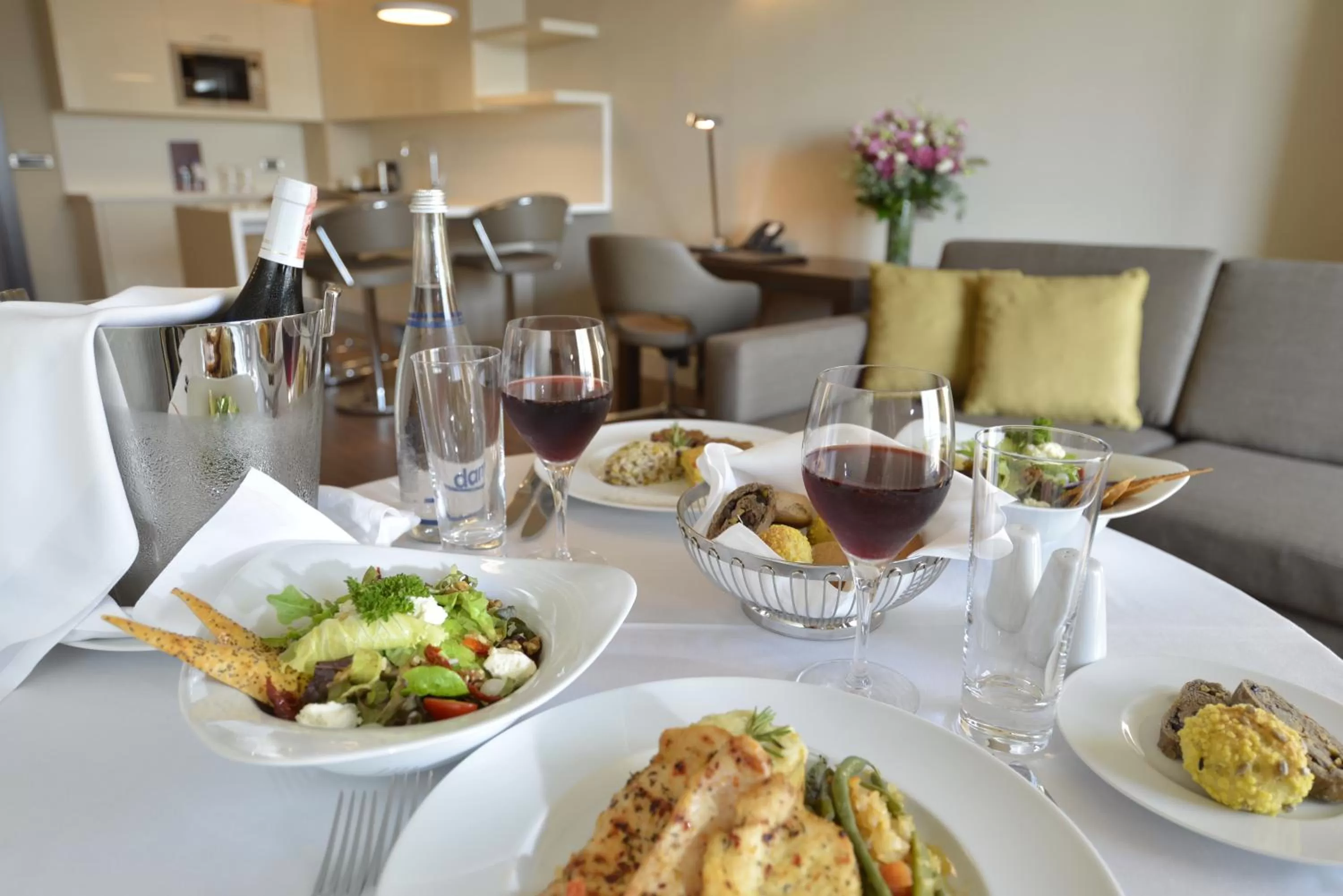 Food and drinks in Wyndham Grand Istanbul Europe