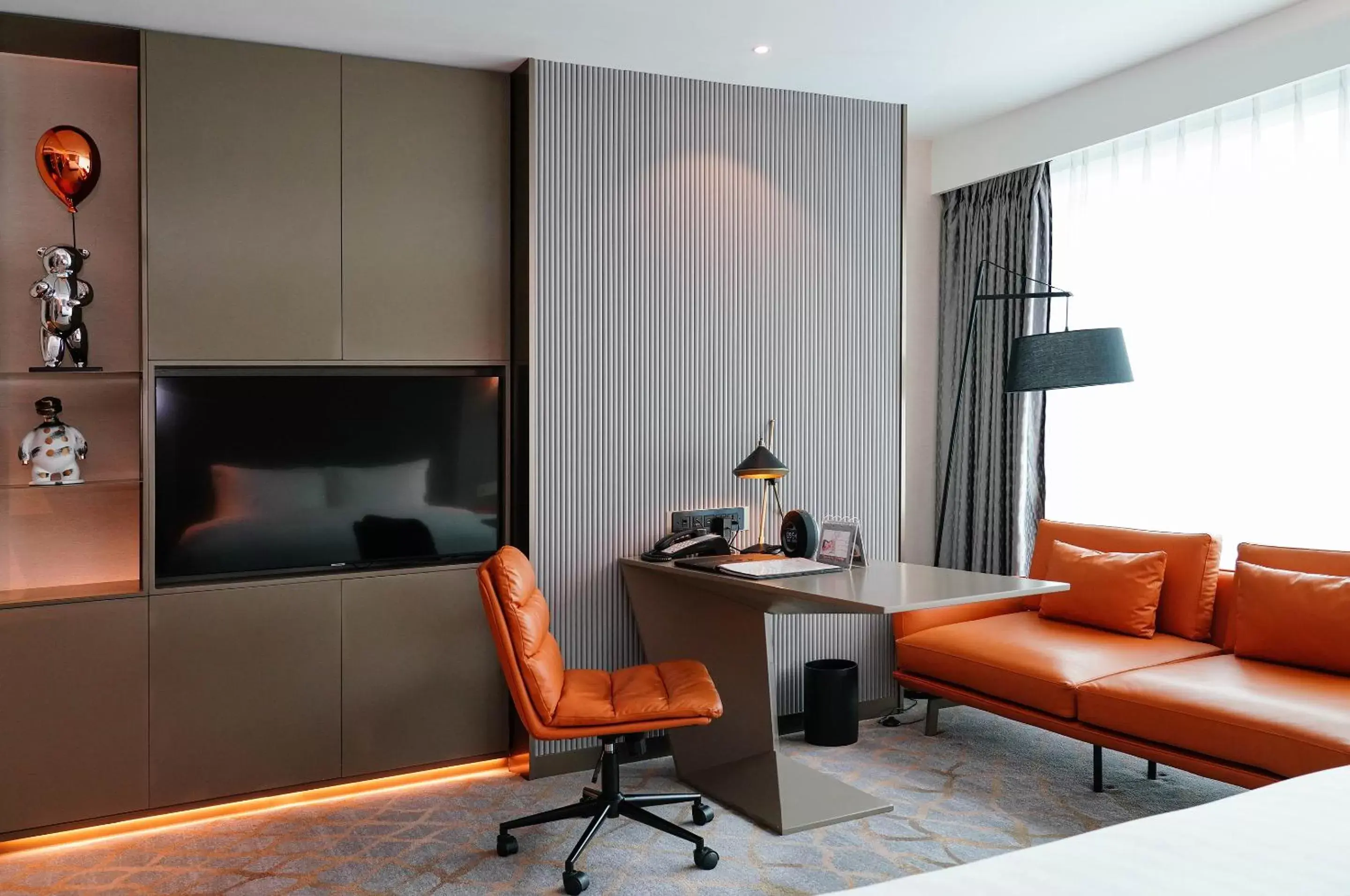 Photo of the whole room, TV/Entertainment Center in Pullman Shanghai Skyway