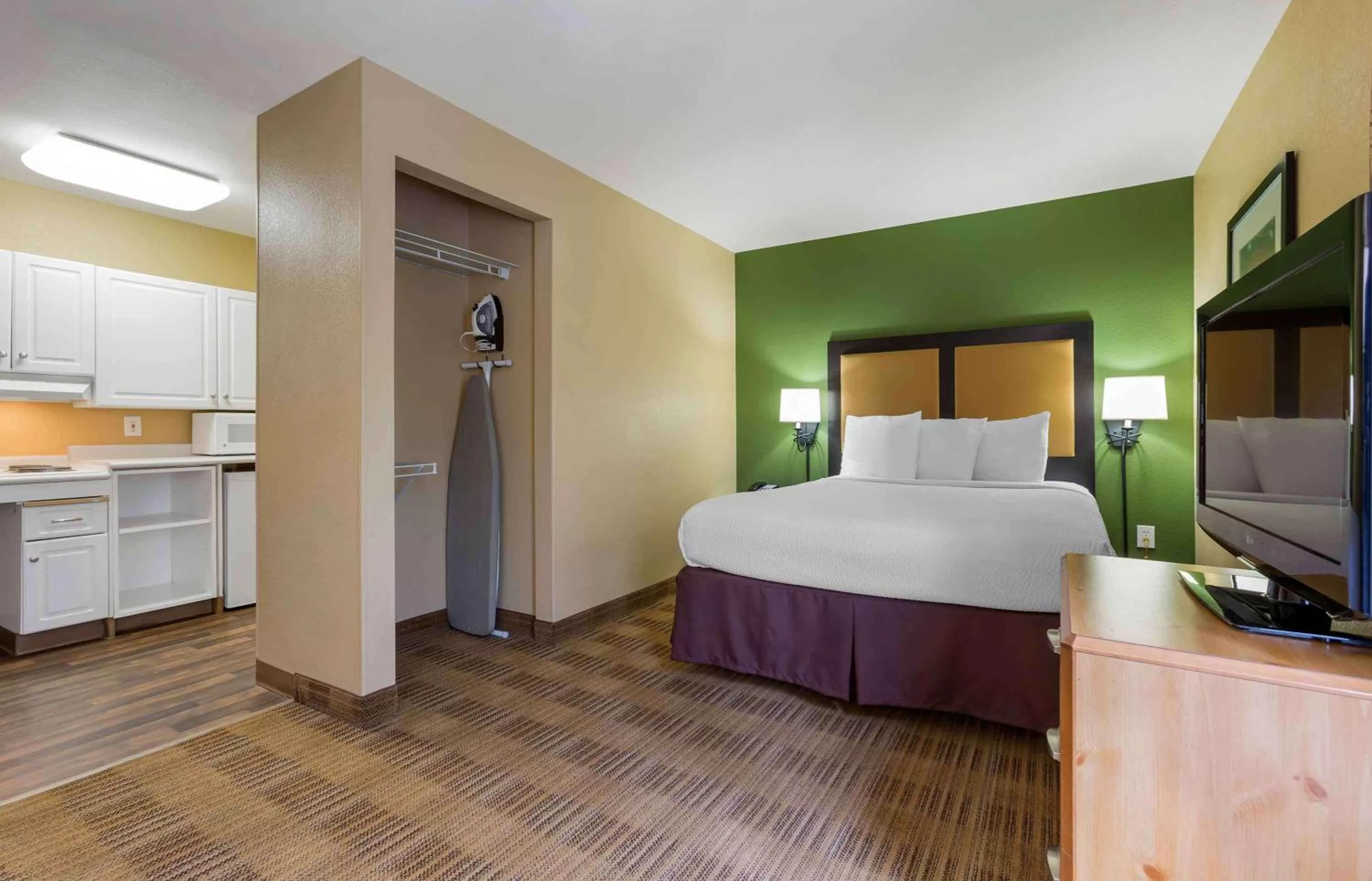 Bedroom, Bed in Extended Stay America Suites - Phoenix - Scottsdale
