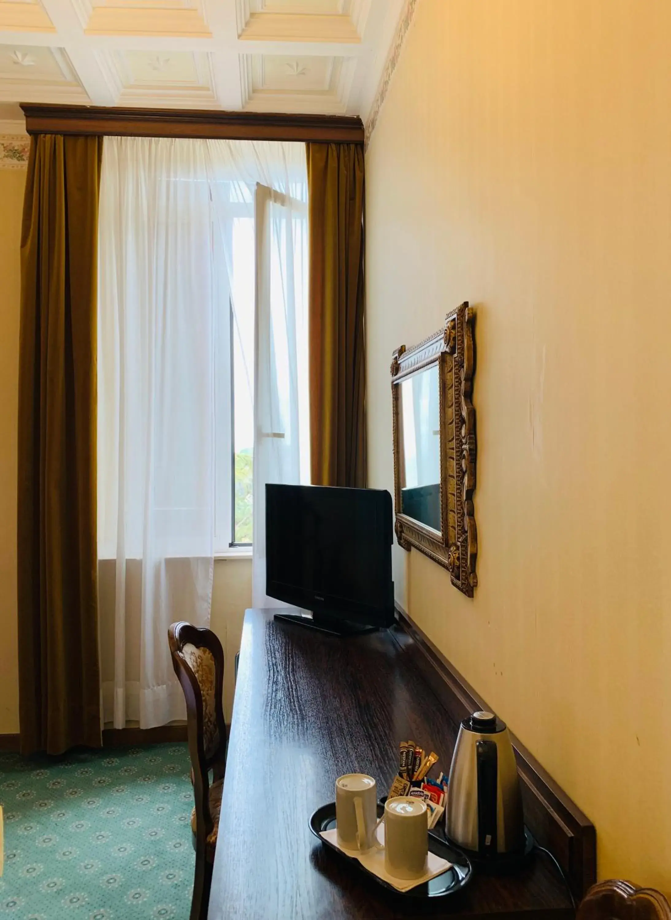 TV and multimedia, TV/Entertainment Center in Grand Hotel Excelsior