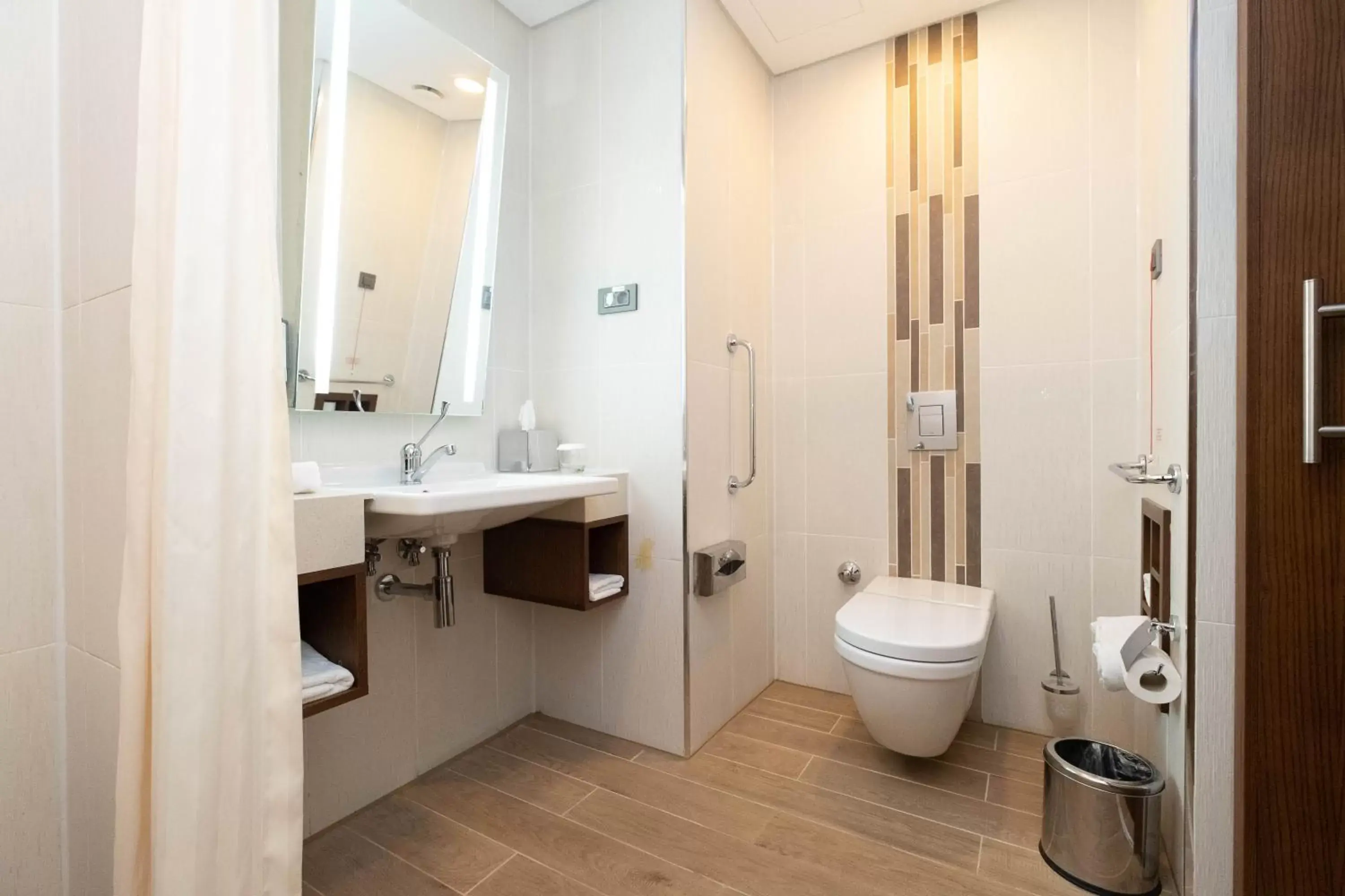 Bathroom in Hampton by Hilton Samsun