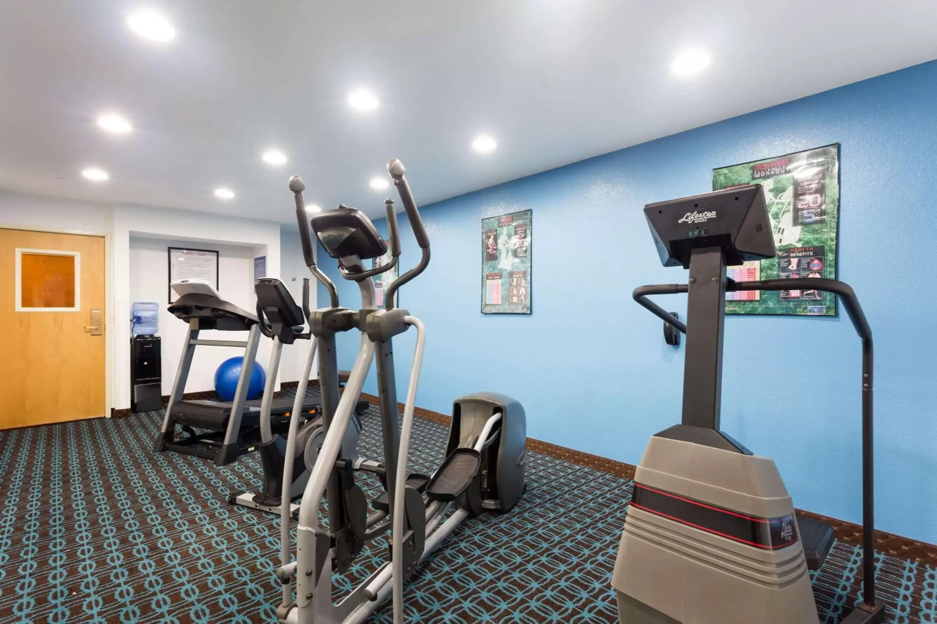 Fitness centre/facilities, Fitness Center/Facilities in Days Inn & Suites by Wyndham Bloomington/Normal IL