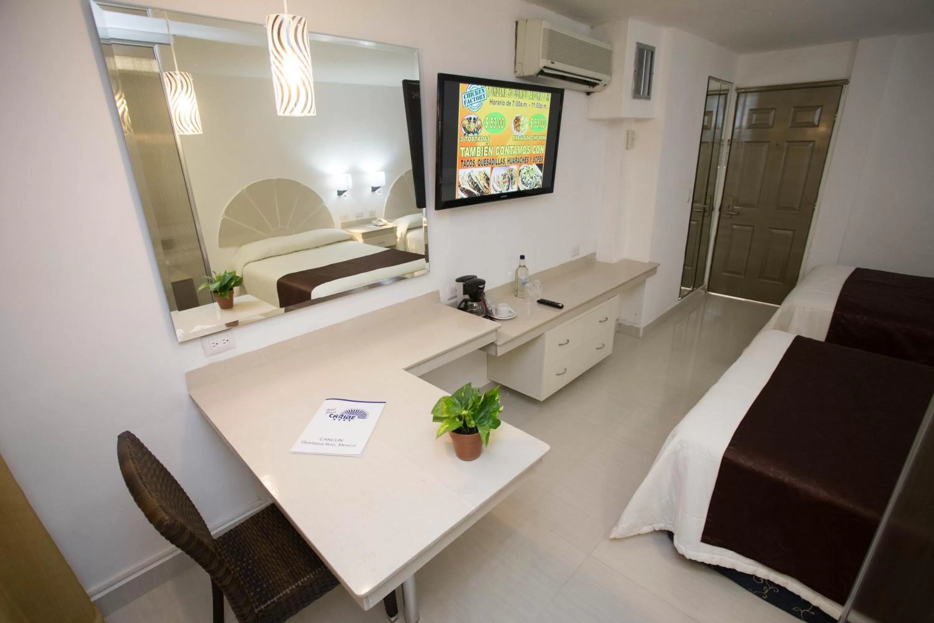 TV and multimedia in Hotel Plaza Caribe