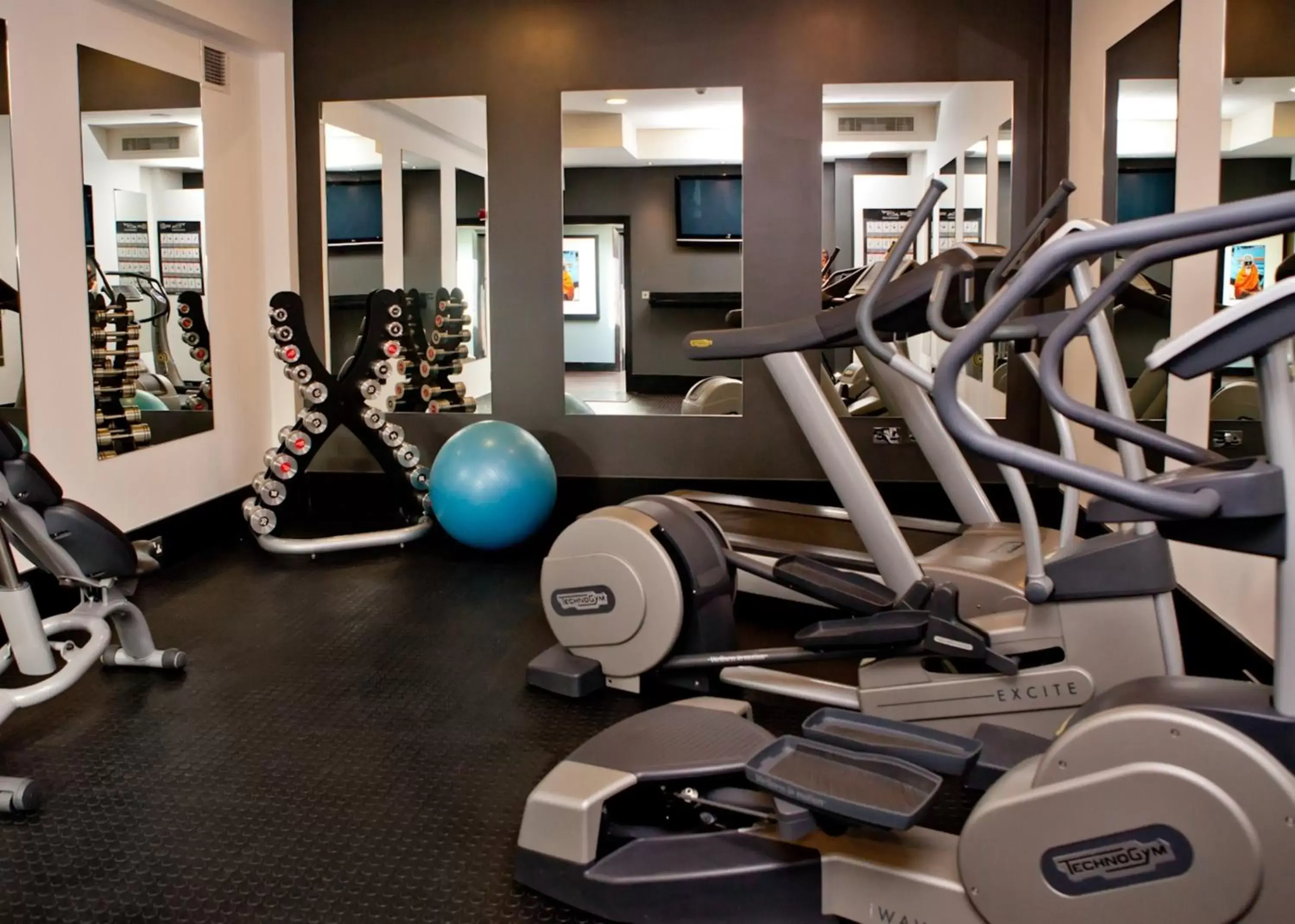 Fitness centre/facilities in The Vincent Hotel