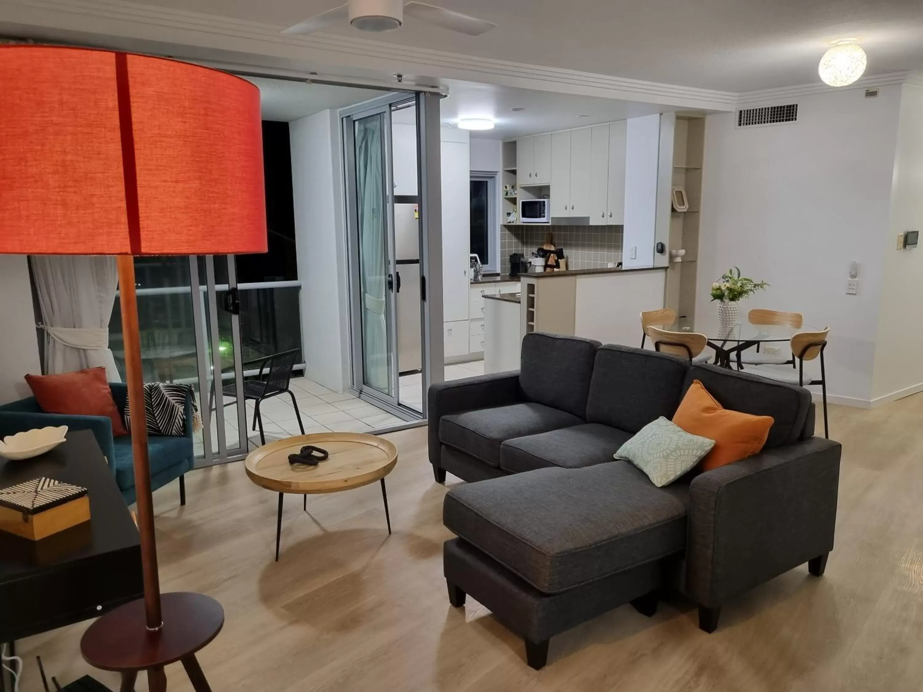 Kitchen or kitchenette, Seating Area in Pumicestone Blue Resort