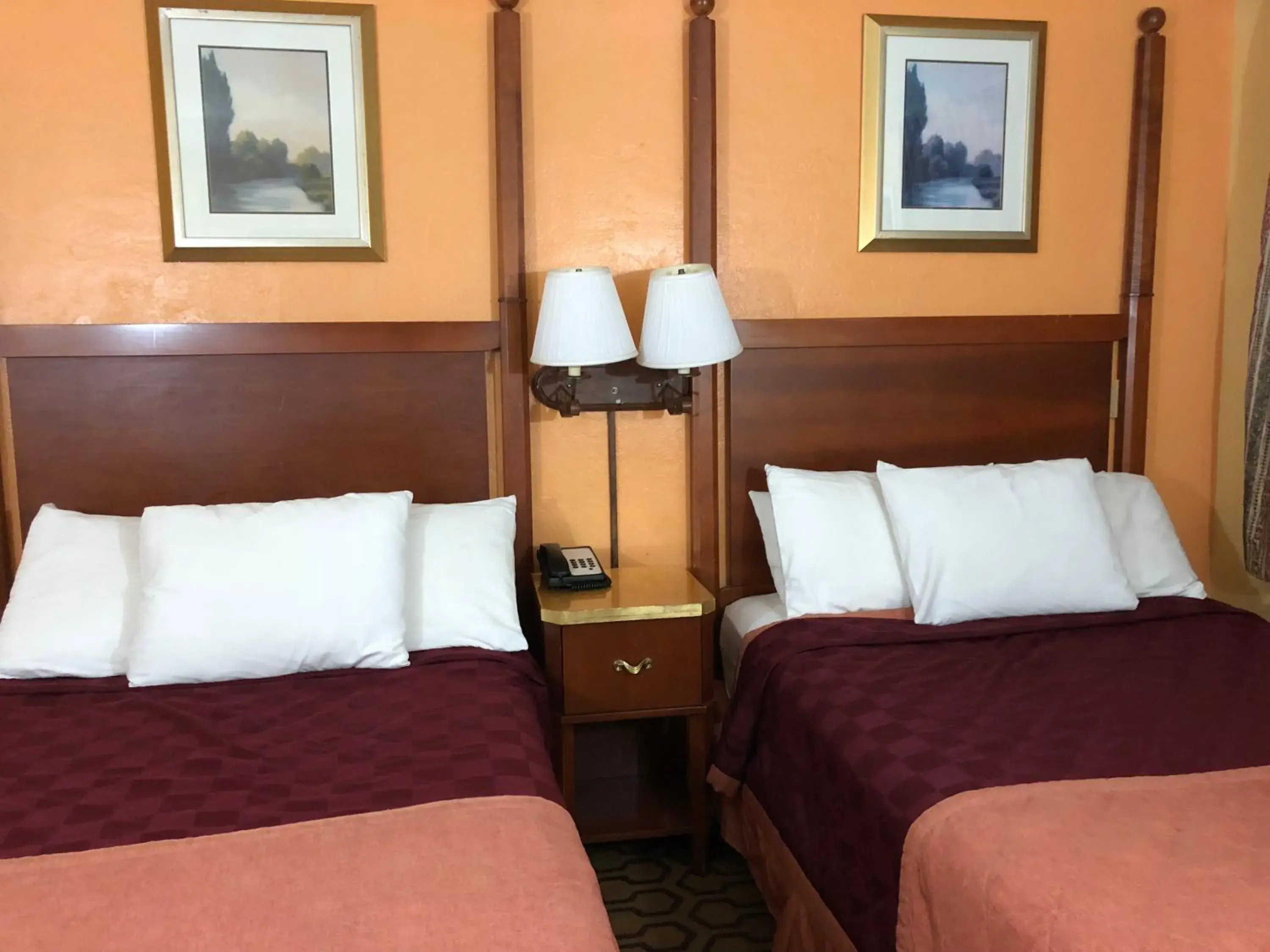 Bed in Alpine Inn & Spa