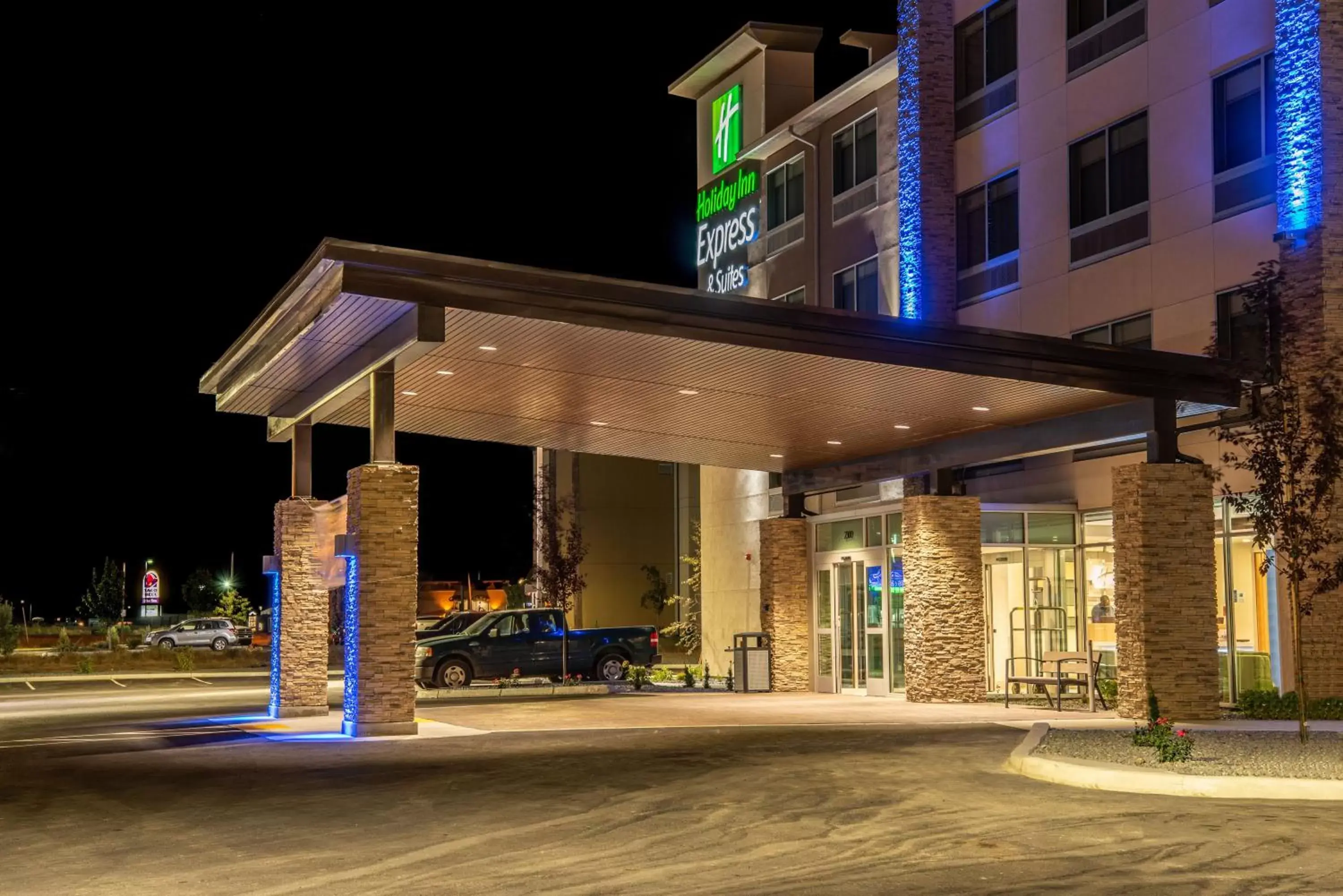 Property building in Holiday Inn Express & Suites - Moses Lake, an IHG Hotel