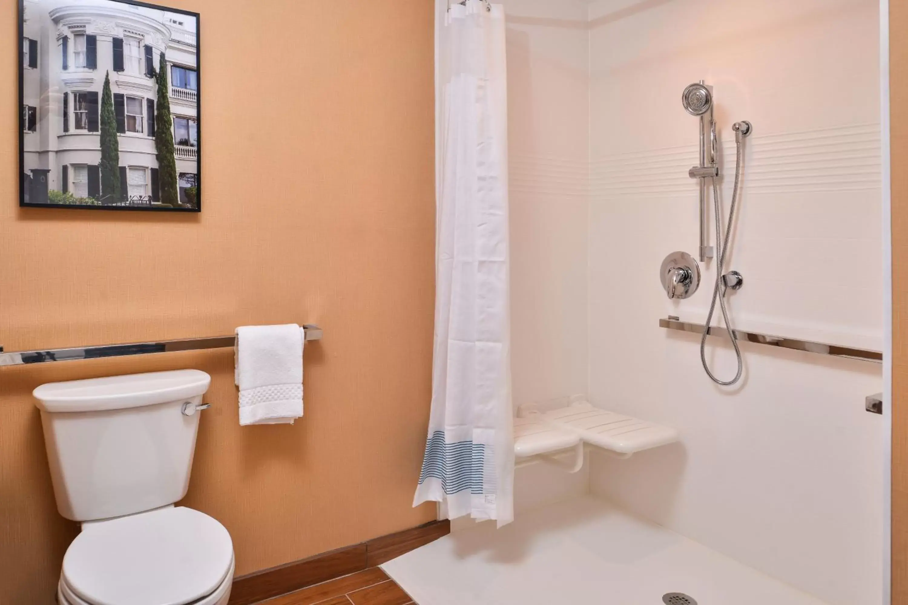 Bathroom in TownePlace Suites by Marriott Charleston-West Ashley