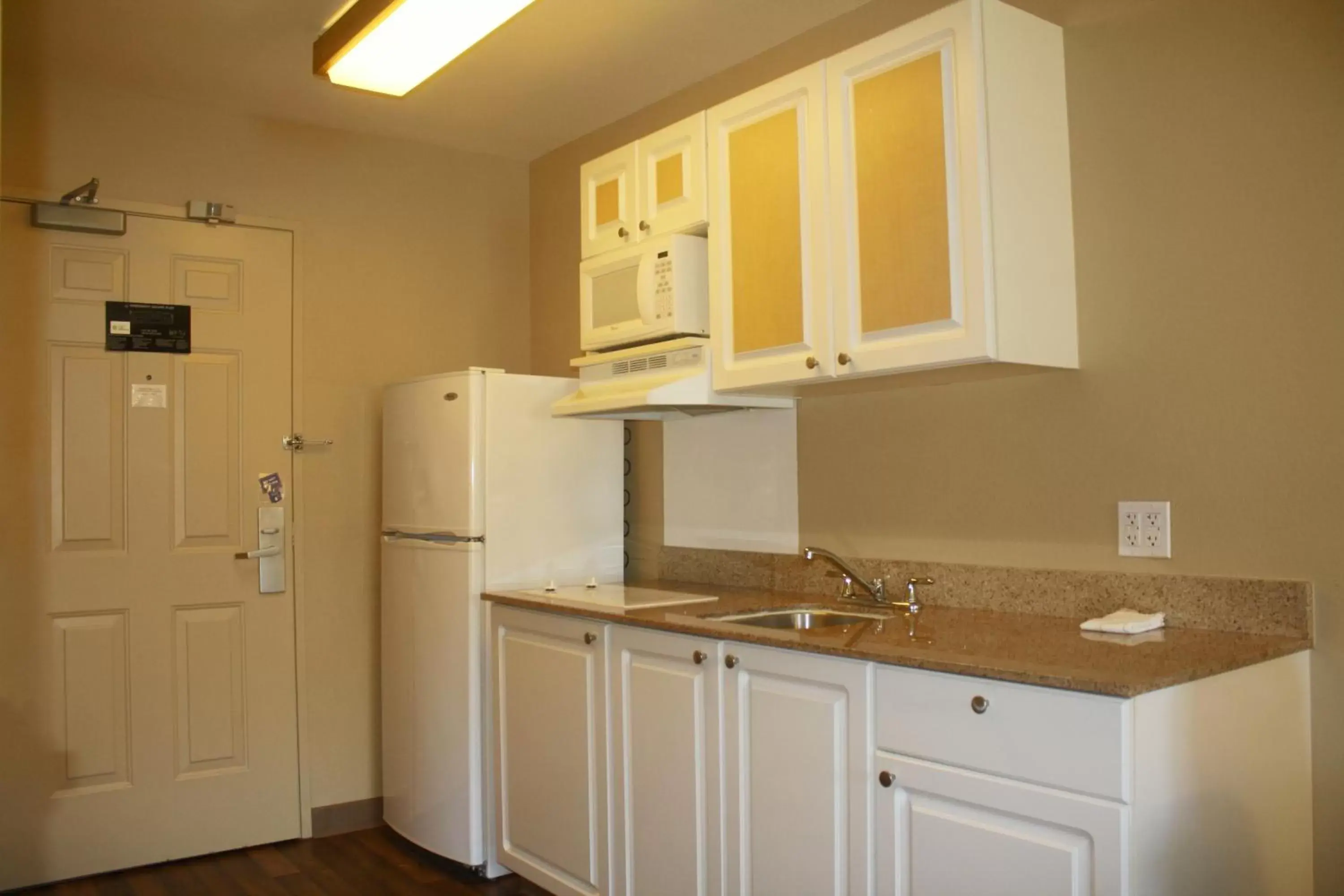 Kitchen or kitchenette, Kitchen/Kitchenette in Extended Stay America Suites - San Rafael - Francisco Blvd East
