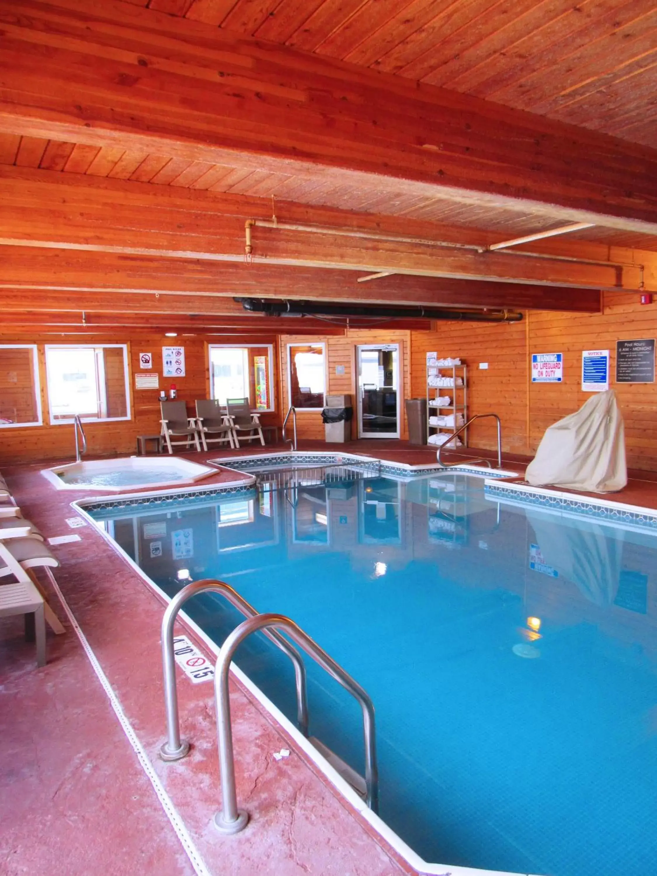 Swimming Pool in Red Roof Inn Fargo - I-94/Medical Center