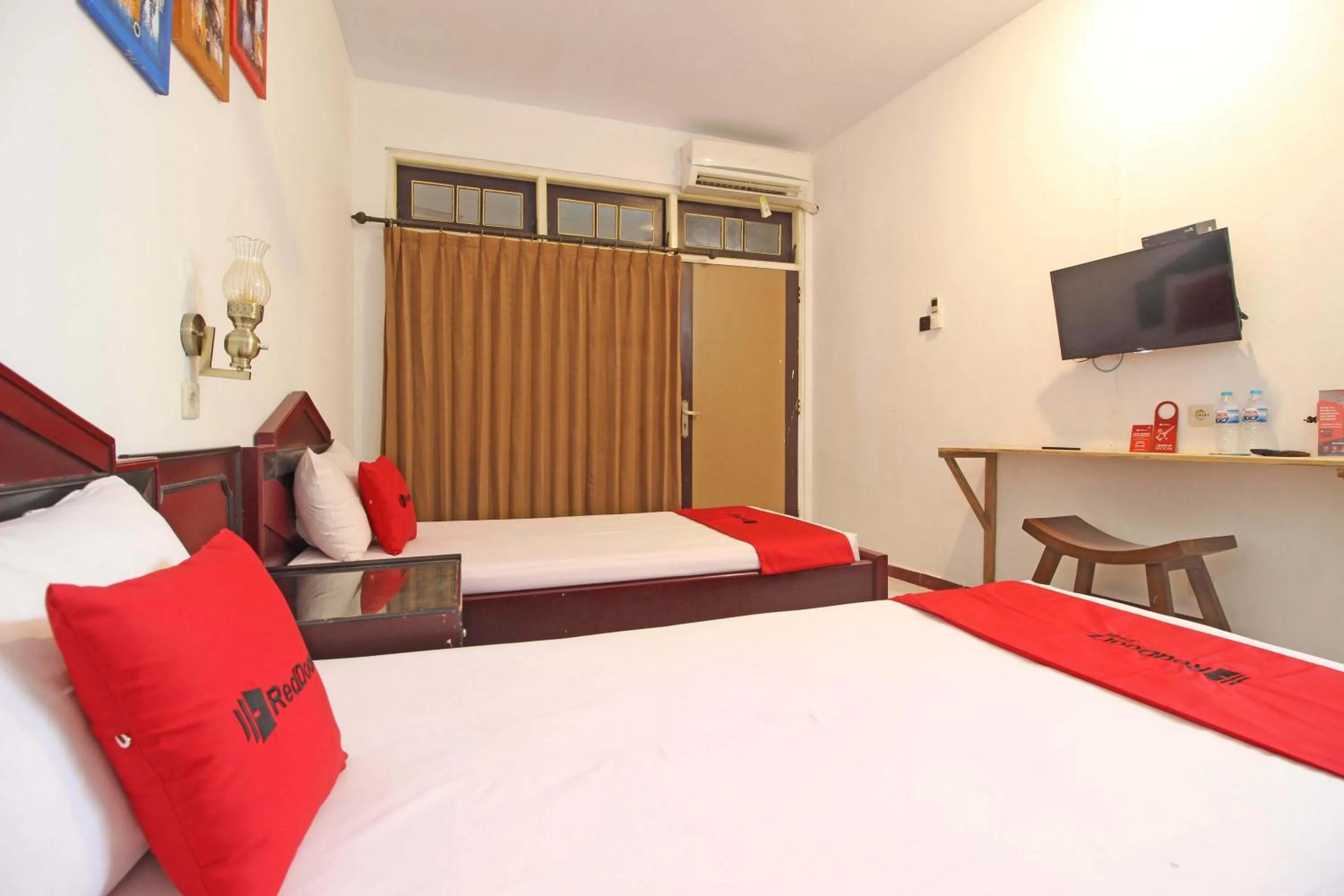 Bed in RedDoorz near Pojok Beteng Prawirotaman