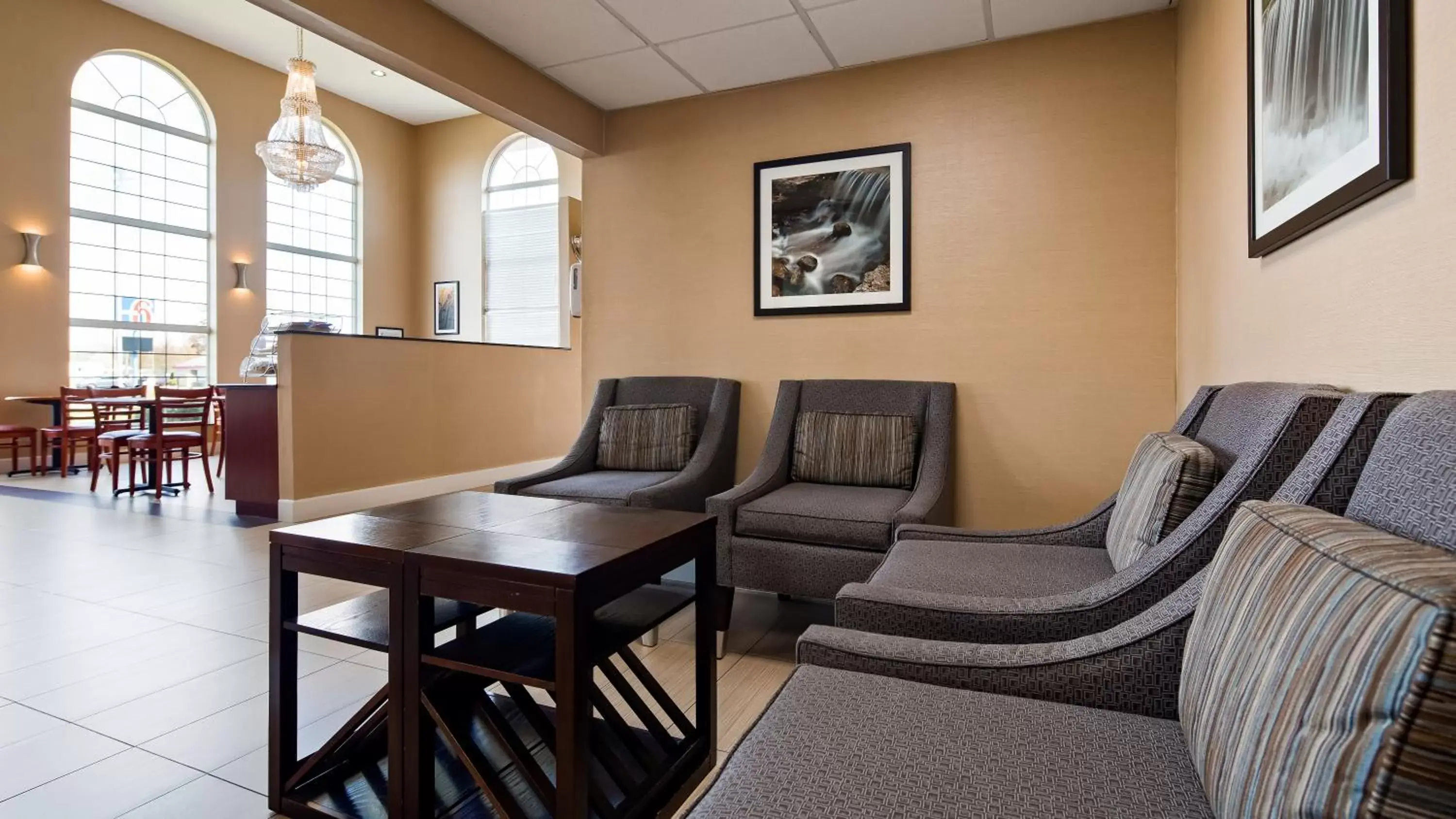 Lobby or reception, Seating Area in Best Western Airport Inn