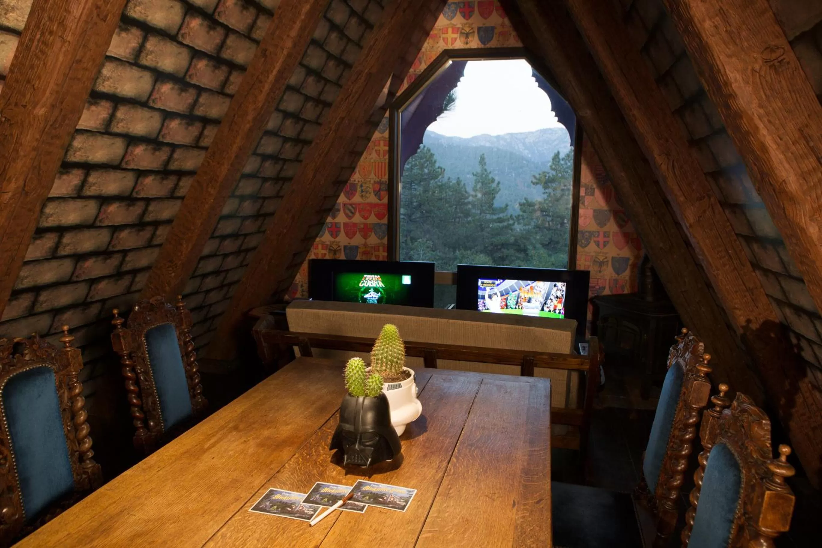 TV/Entertainment Center in Hicksville Pines Chalets & Motel