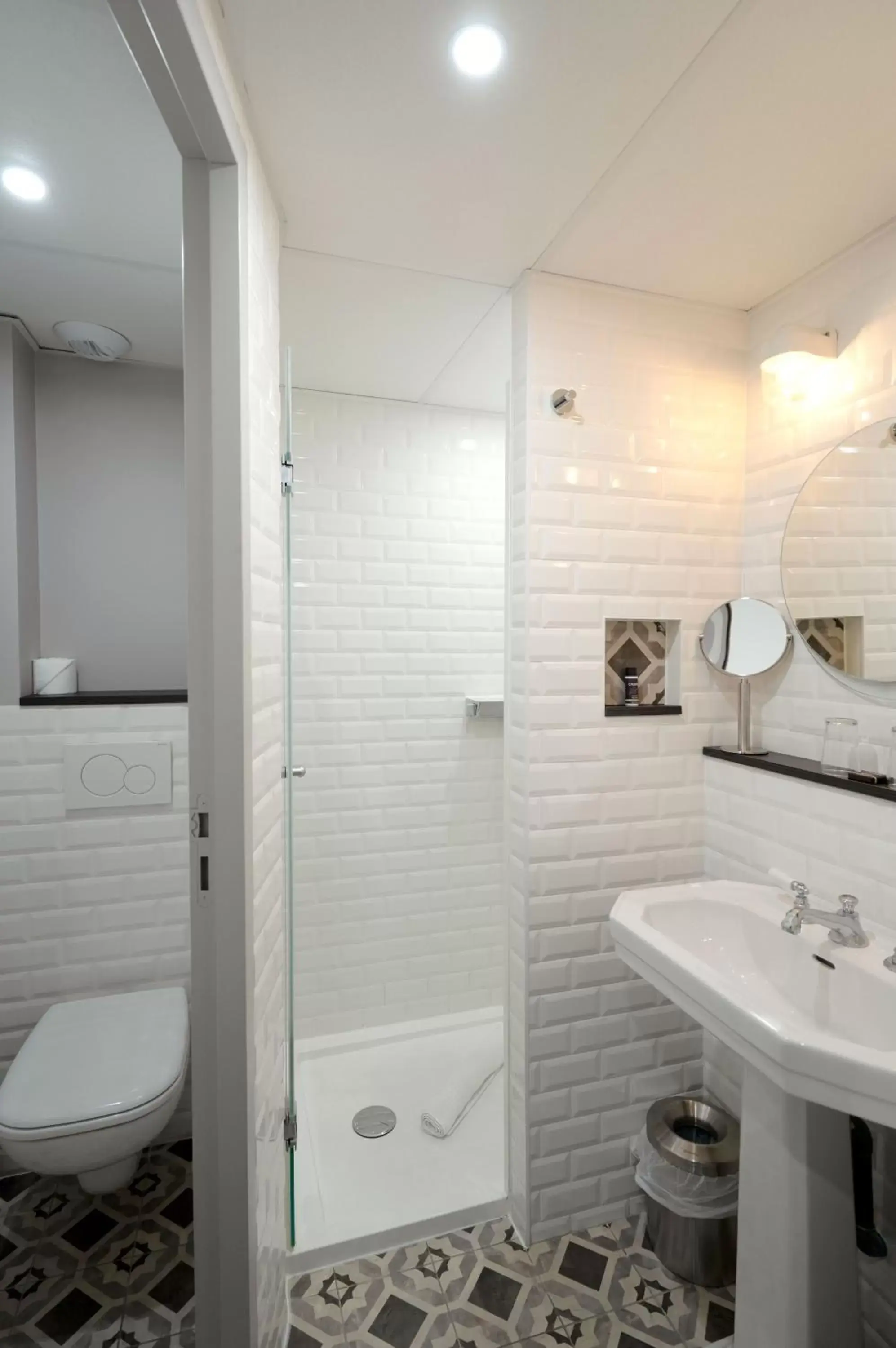 Bathroom in Hotel Litteraire Marcel Ayme, BW Premier Collection