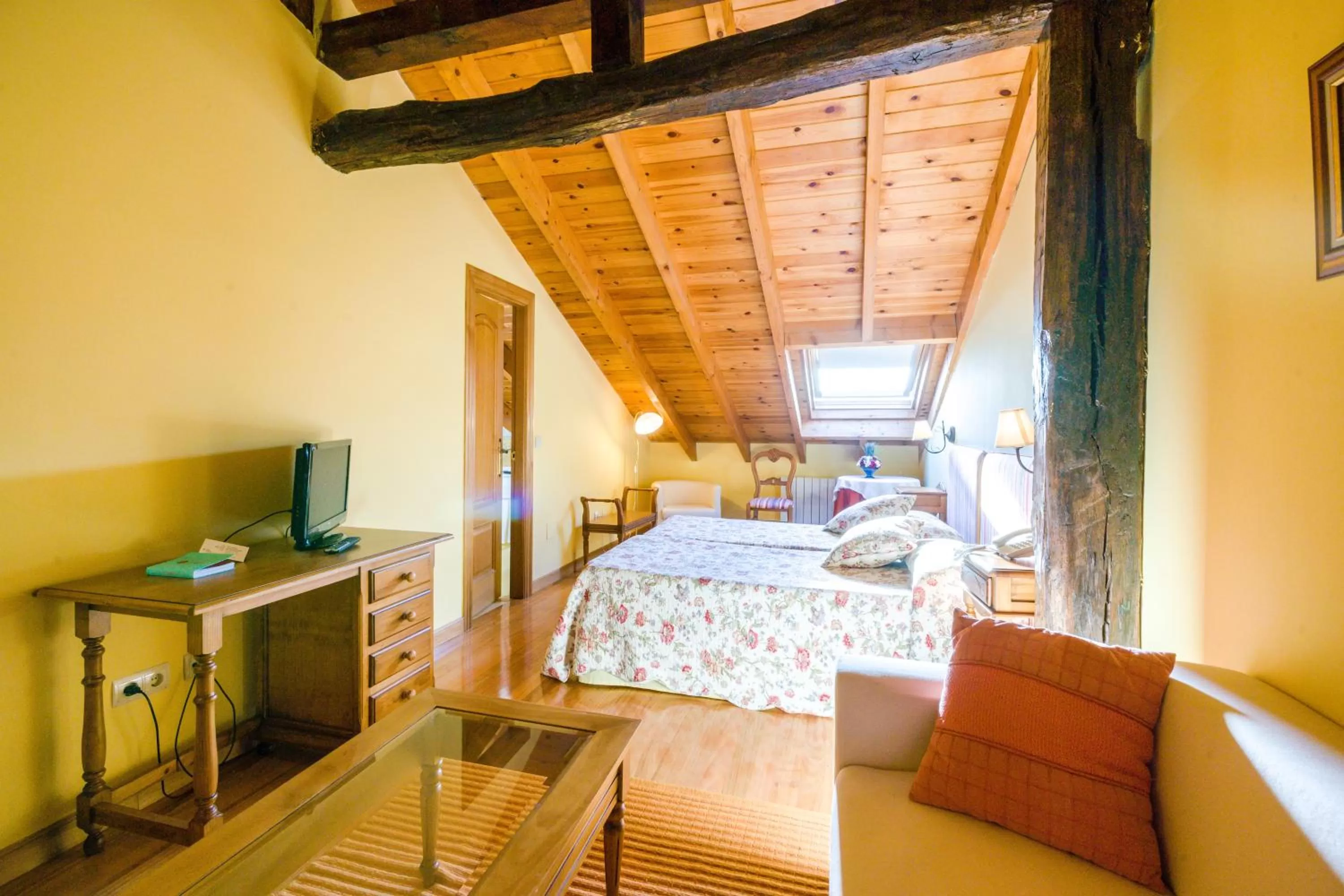 Bedroom, Bed in Hotel Palacio Garcia Quijano