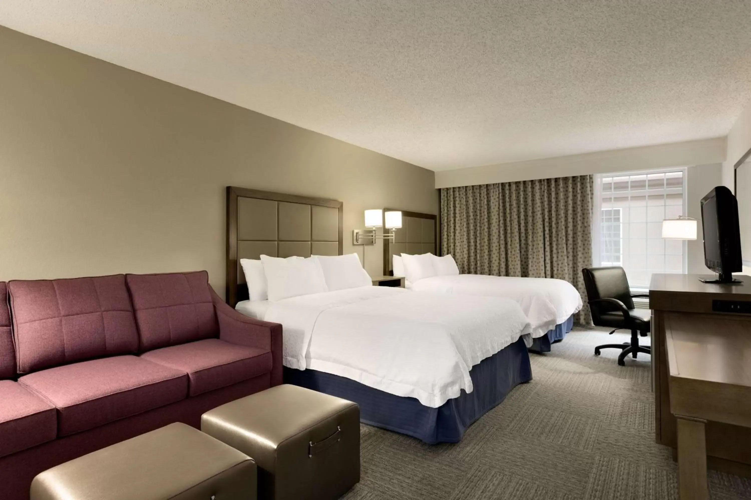 Bed in Hampton Inn & Suites Hershey