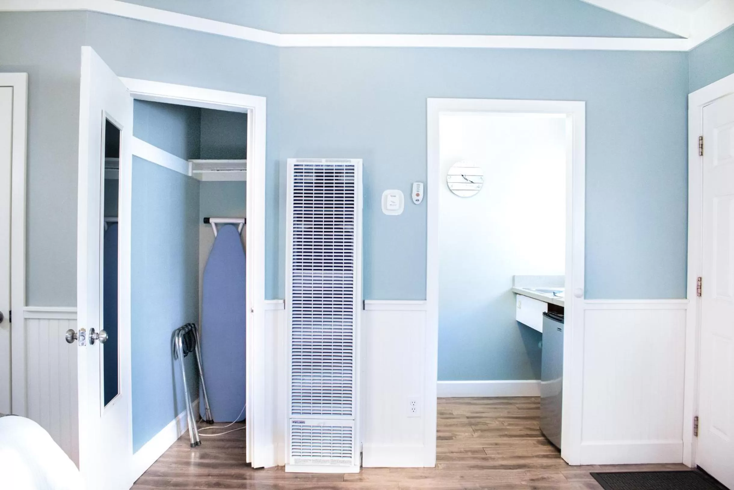 Kitchen or kitchenette in Ocean Echo Inn & Beach Cottages