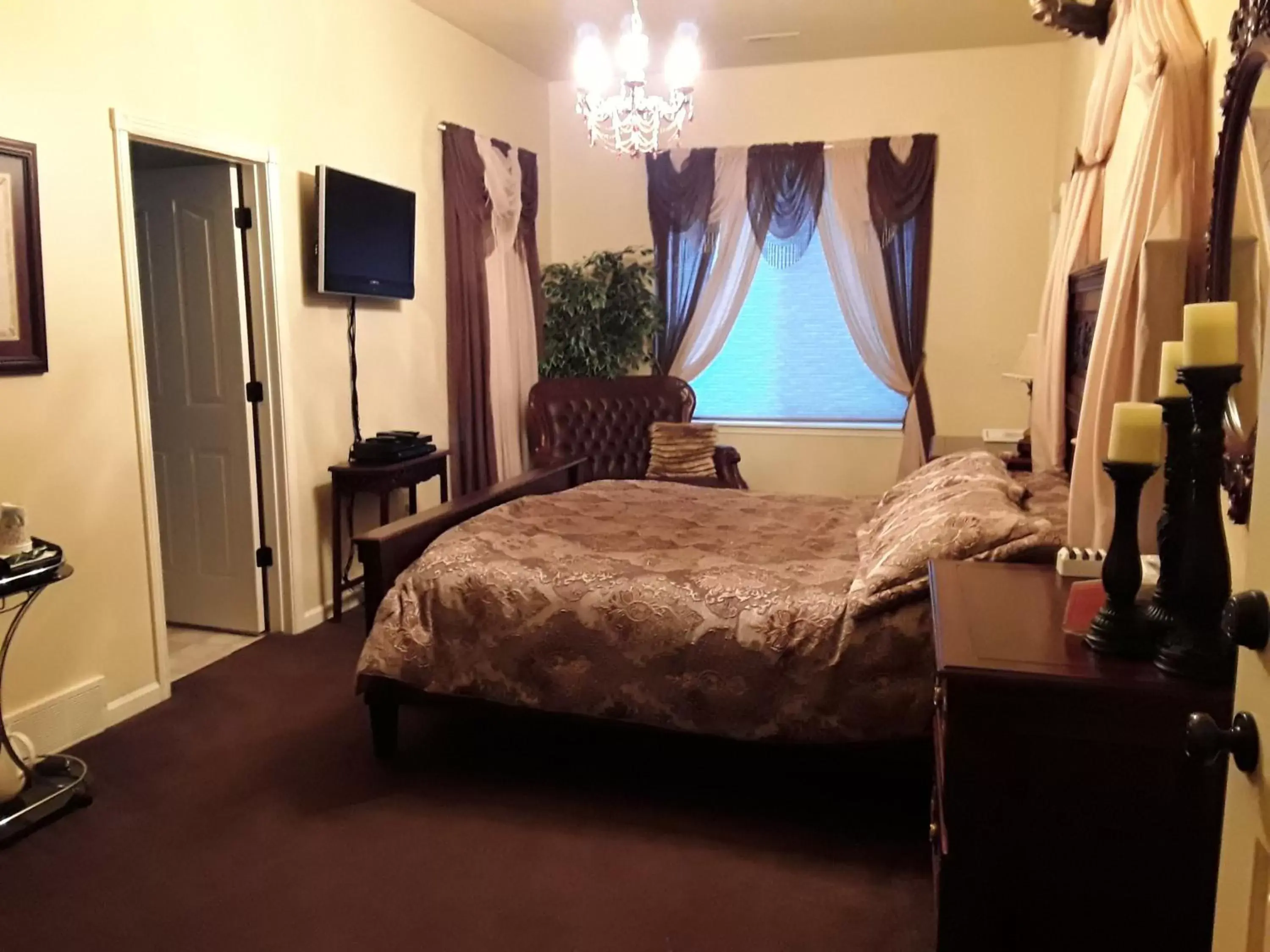 Bed in Lions Gate Manor