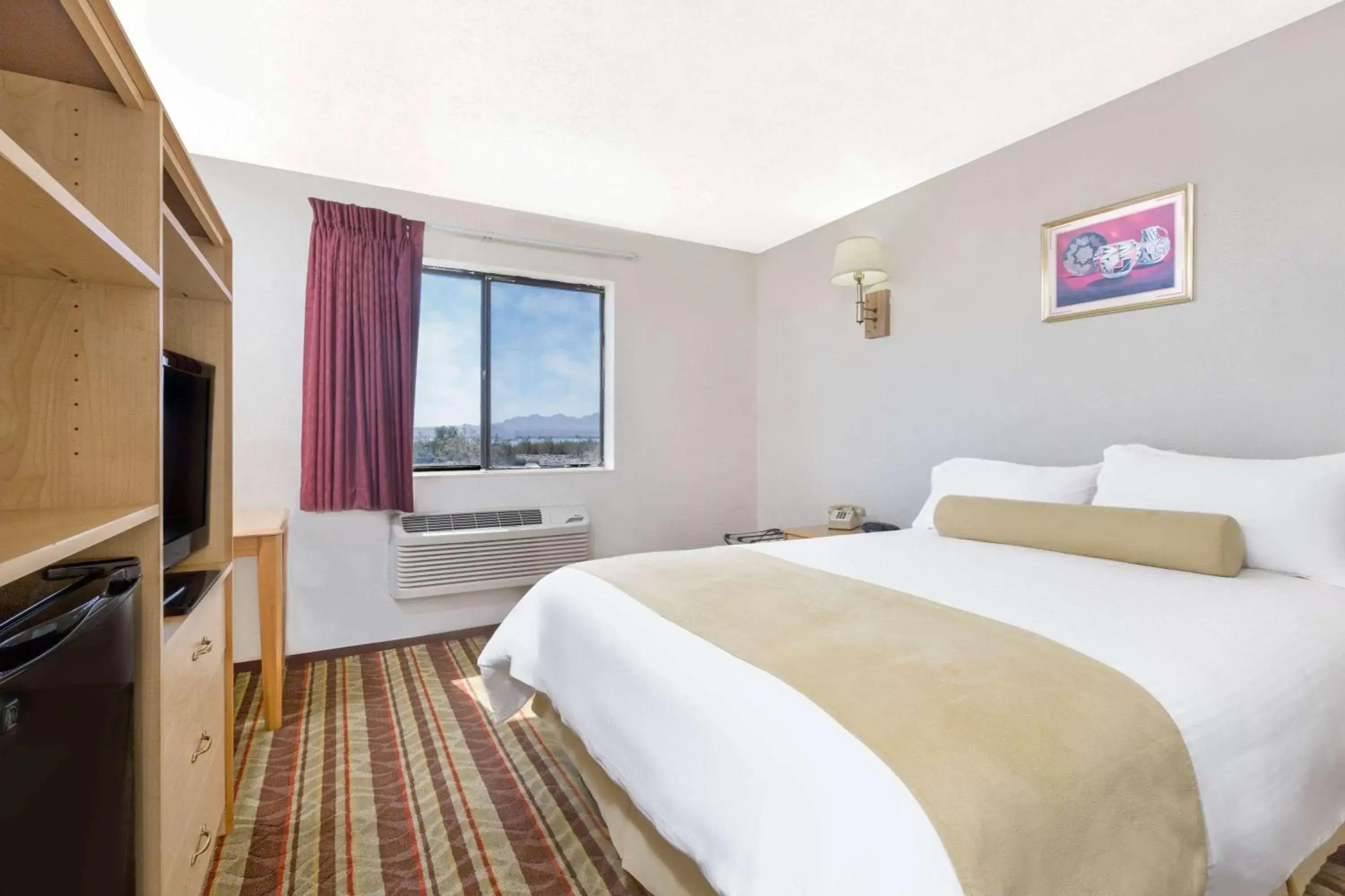 Photo of the whole room, Bed in Super 8 by Wyndham Lake Havasu City