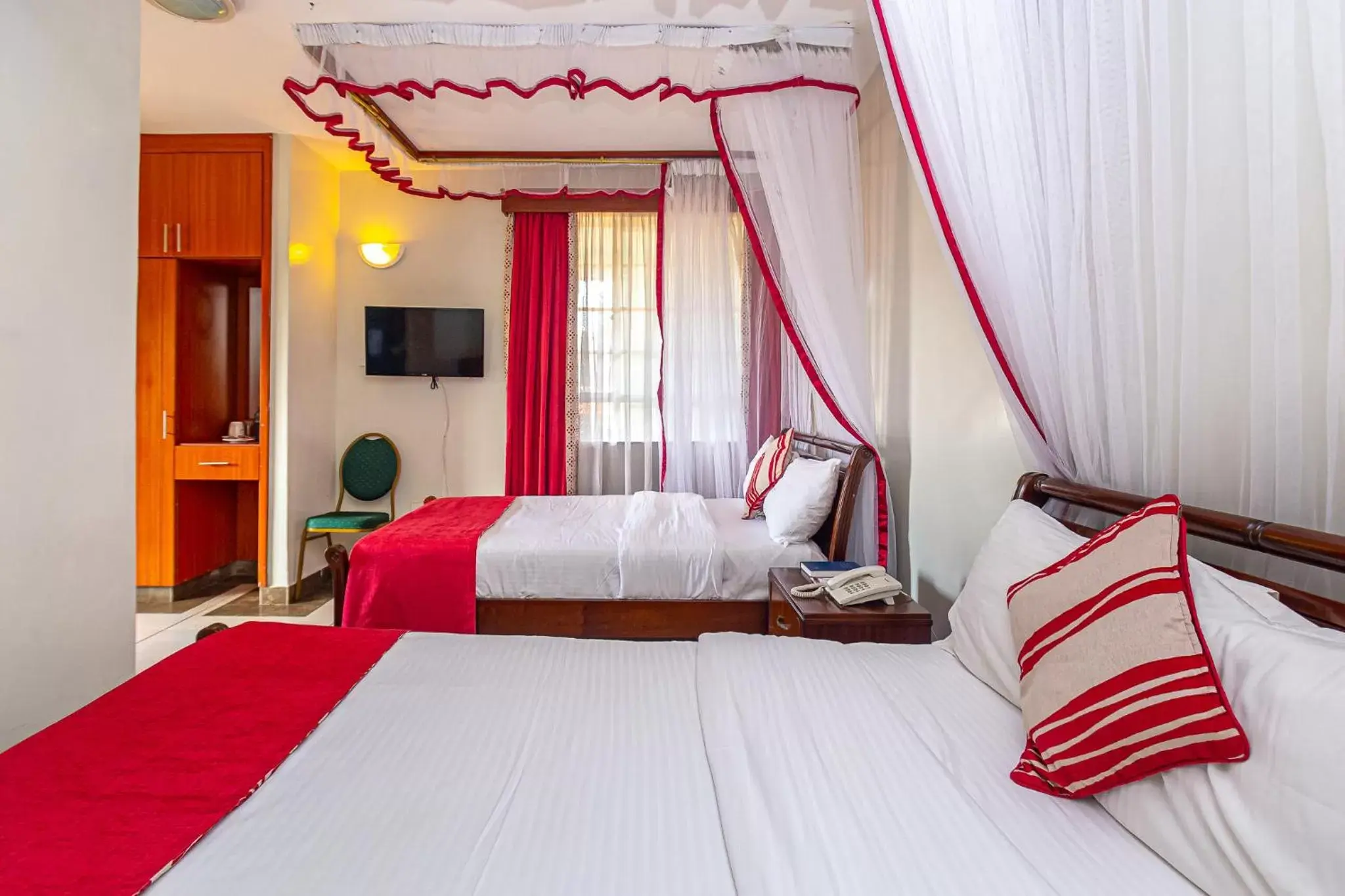 Photo of the whole room, Bed in Desmond Tutu Conference Centre Photo of the whole room, Bed in Desmond Tutu Conference Centre