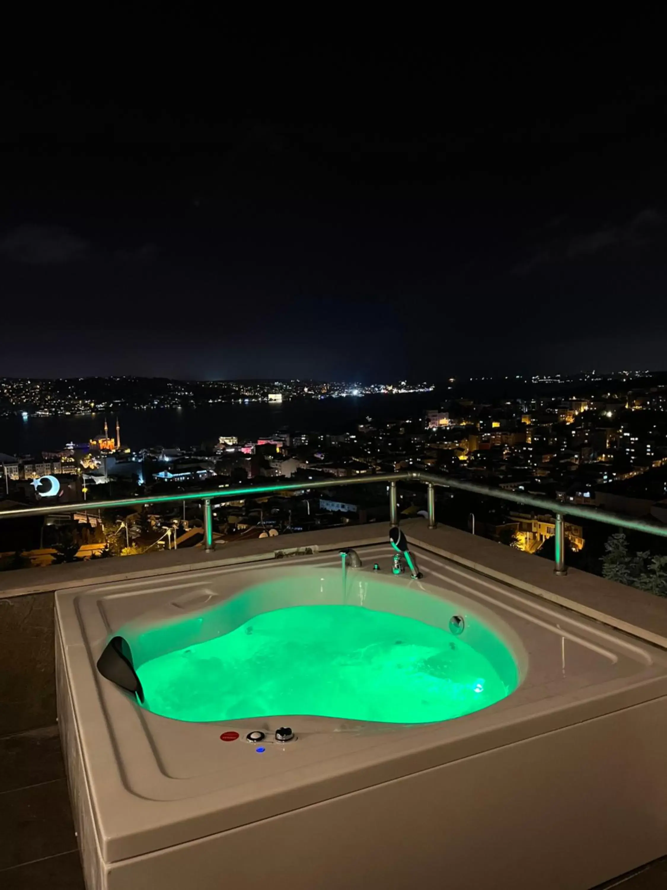 Class Hotel Bosphorus With Jacuzzi Class Hotel Bosphorus With Jacuzzi