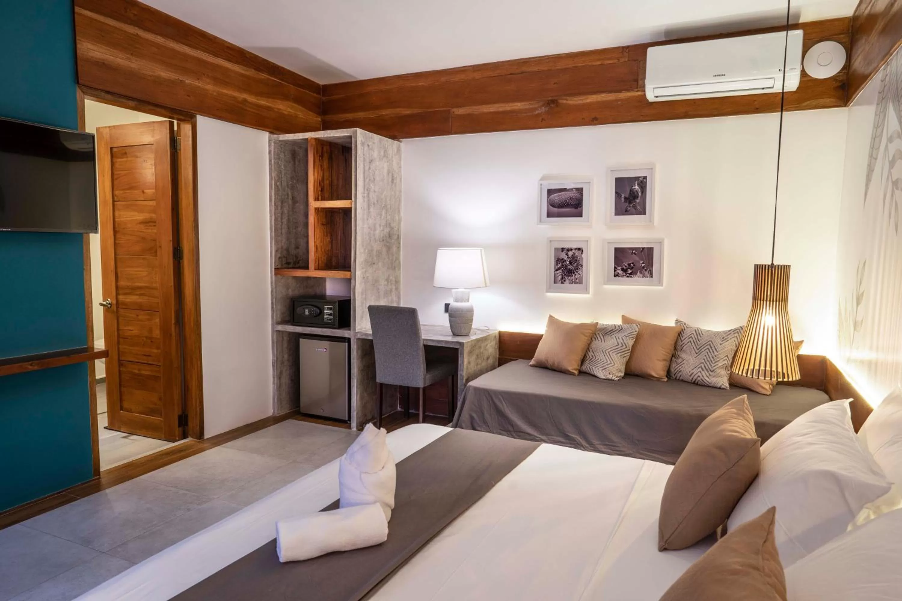 Bed in Bird of Paradise