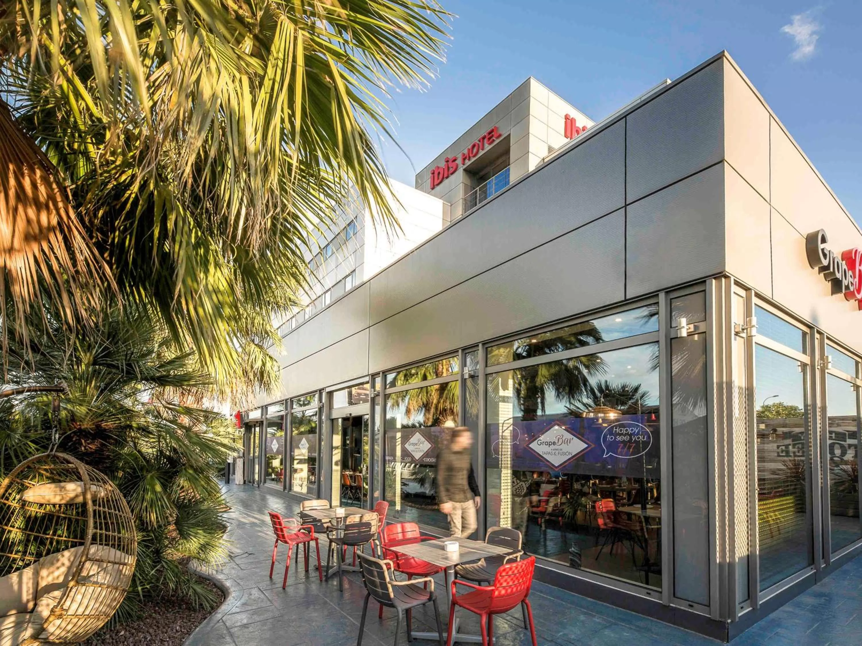 Property building in Ibis Valencia Bonaire Aeropuerto