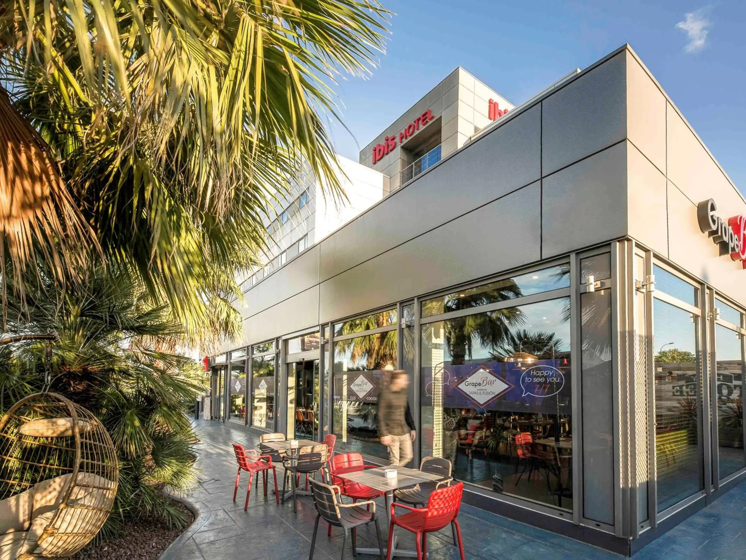 Property building in Ibis Valencia Bonaire Aeropuerto Property building in Ibis Valencia Bonaire Aeropuerto